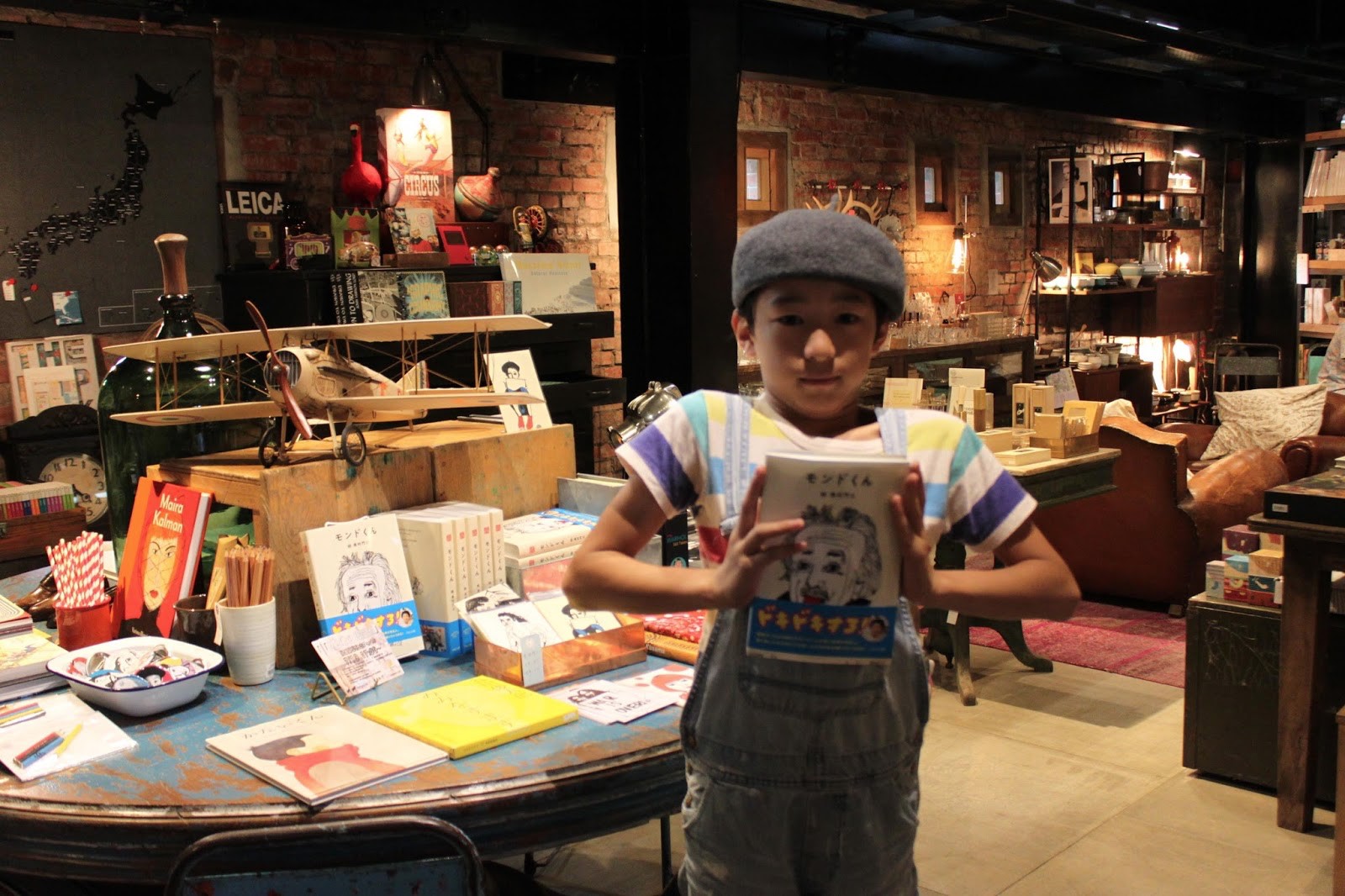 奧村門土3歲就展現繪畫天分，曾來台舉行畫展和講座。（翻攝自vvgvvg.blogspot.com）