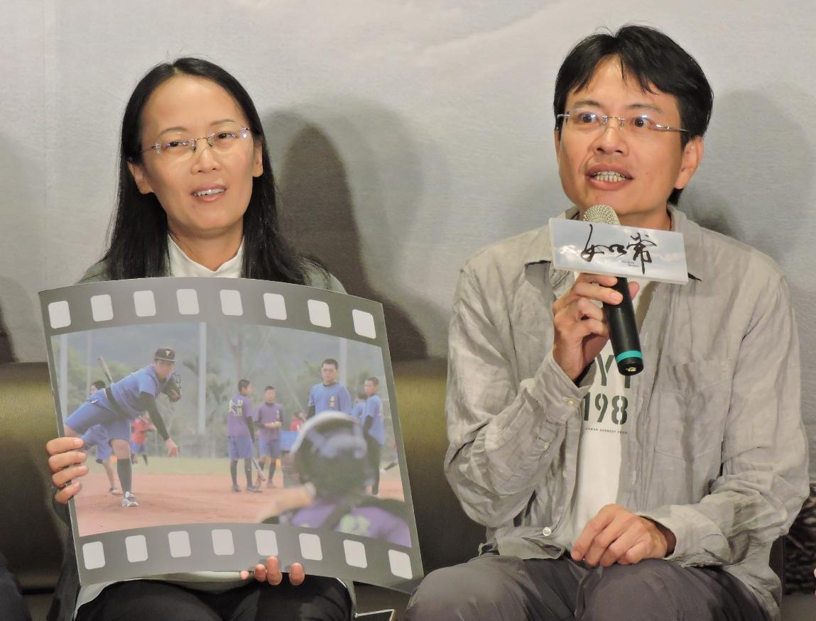 《如常》2位導演謝欣志（右）、陳芝安（左） 表示，紀錄片沒有大明星、華麗聲光，卻在樸實無華的小人物身上，看見人性最璀璨耀眼的光輝。（慈濟基金會提供）