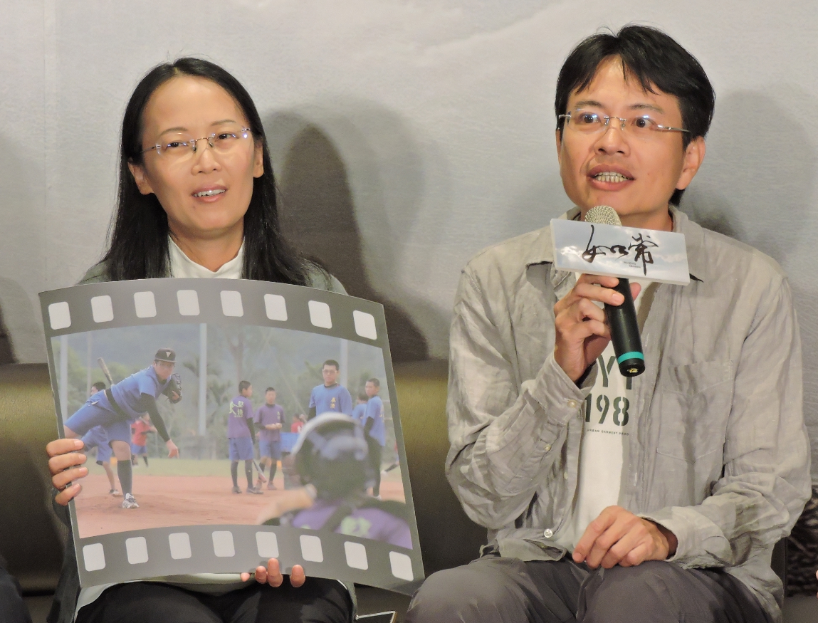 《如常》2位導演謝欣志（右）、陳芝安（左） 表示，紀錄片沒有大明星、華麗聲光，卻在樸實無華的小人物身上，看見人性最璀璨耀眼的光輝。（慈濟基金會提供）