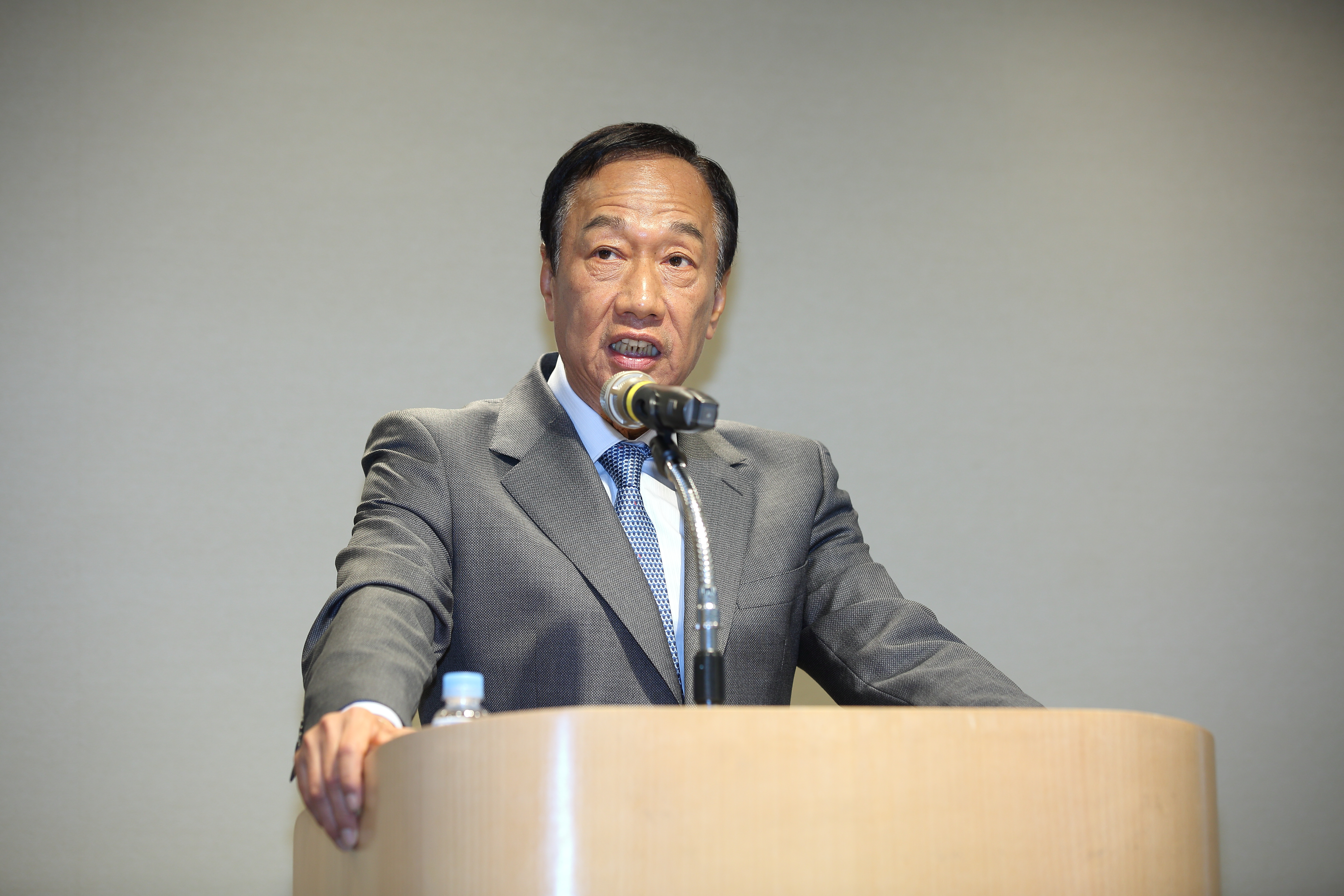 郭台銘感謝陸淑美的表態力挺，並強調背後代表的是一群基層民意，而非個人的情意相挺。