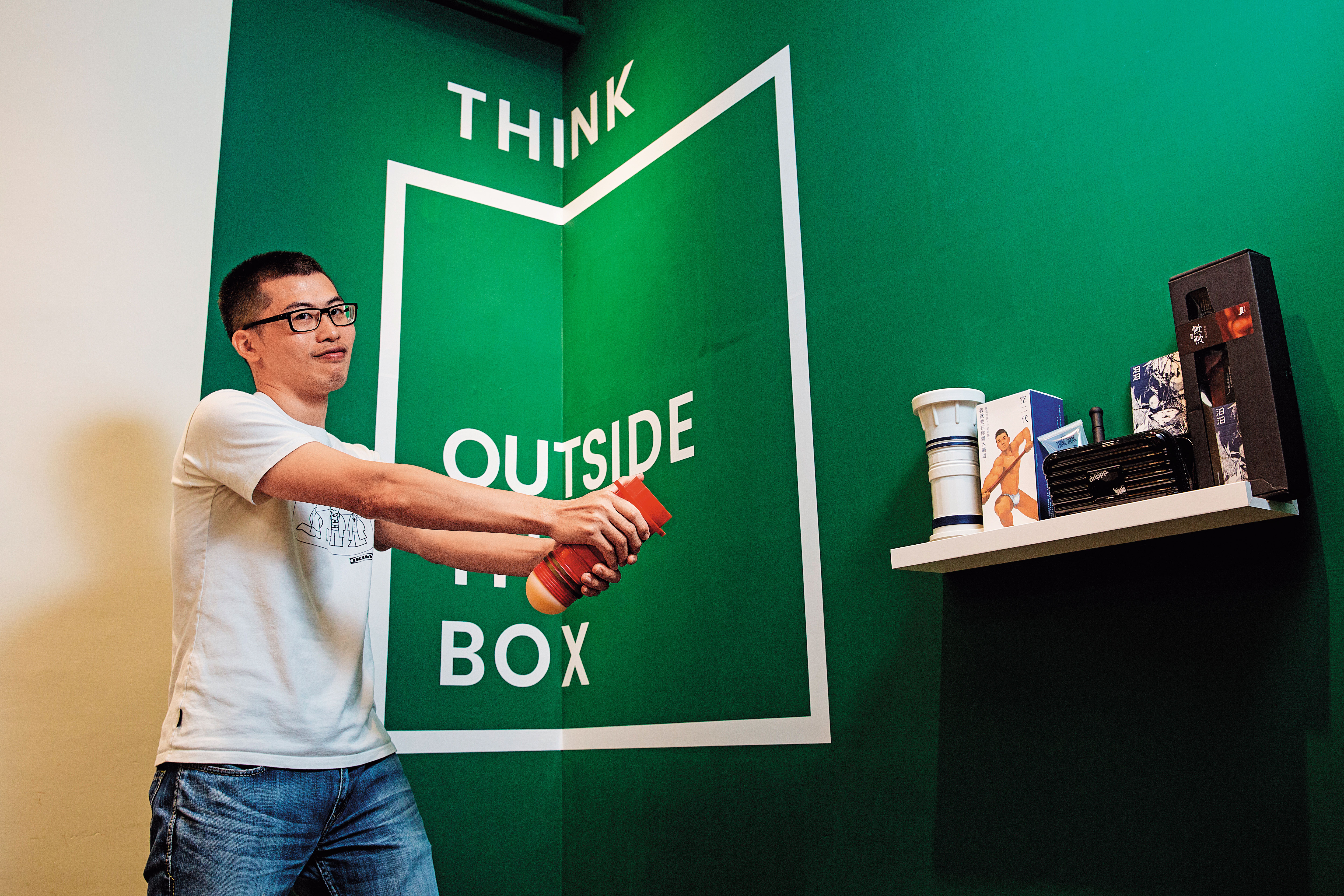 李屹28歲就創立異物,設計生產台灣自己的情趣玩具。富有創意的品牌概念,在市場獨樹一格。