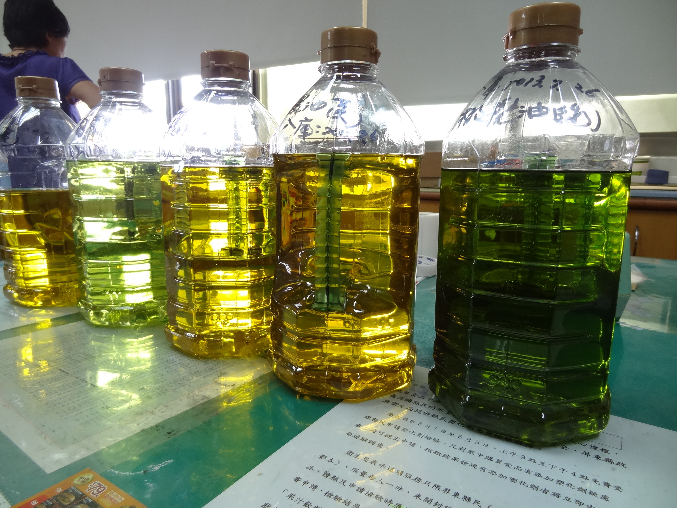 頂新公司屏東廠2013年間向大統長基公司購買原料油製成橄欖油出售,卻買到攙有銅葉綠素的混油。(東方IC)