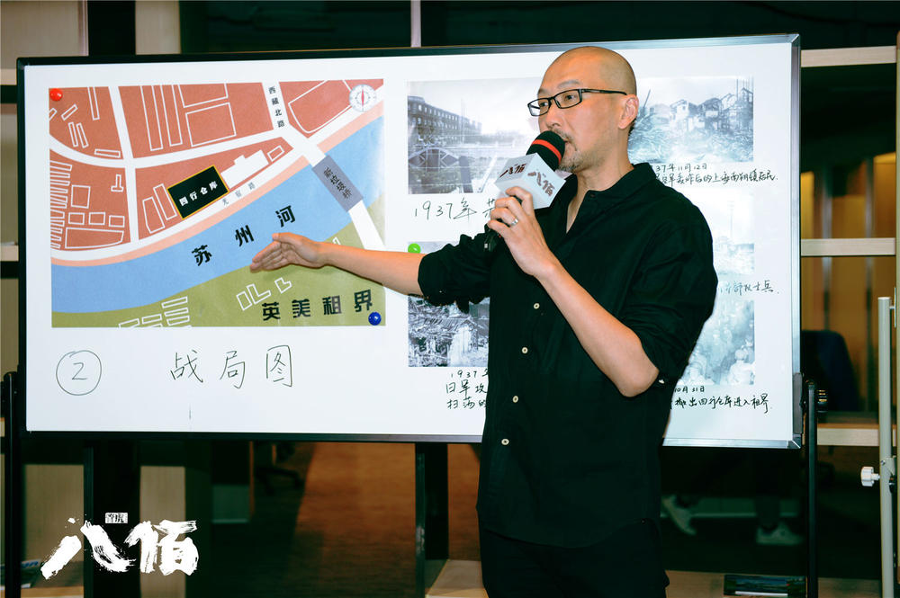 管虎為了拍攝四行倉庫的故事，做了許久的研究。（翻攝管虎微博） 