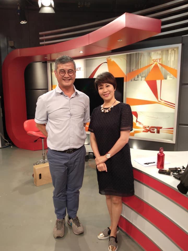 擅長易經分析政局的命理師高煜霖（左）表示，韓國瑜有可能初選失利、市長被罷免。（翻攝自高煜霖臉書）