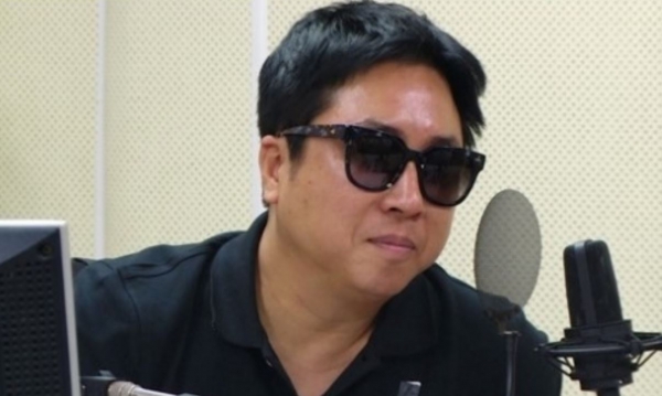 韓星李東宇因「視網膜色素病變」導致雙眼失明。（網路圖片）