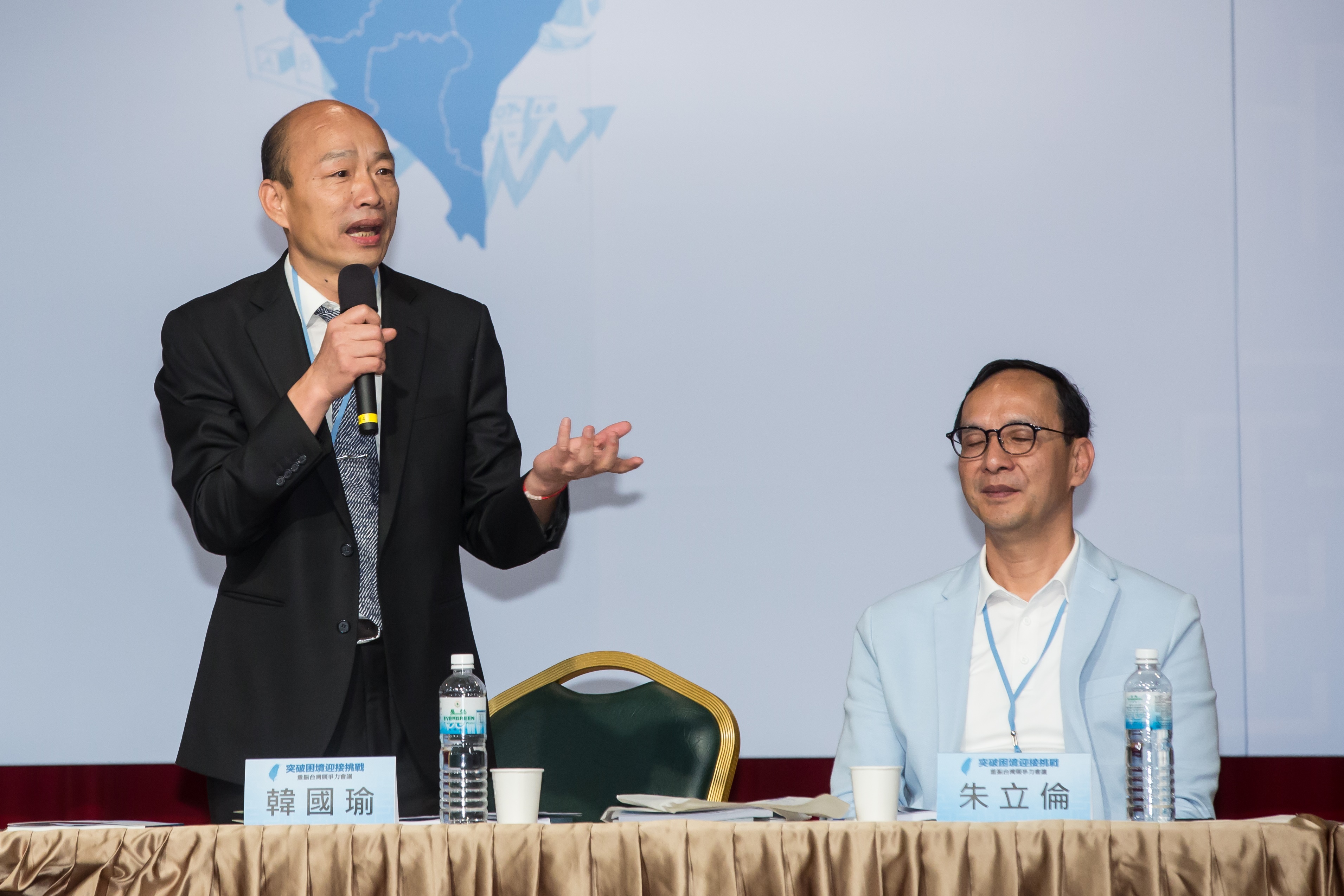 今天政見會上，郭、朱兩人不約而同，都把砲火瞄向韓國瑜，韓國則是一開場就提到「私生女」事件。（本刊資料照）