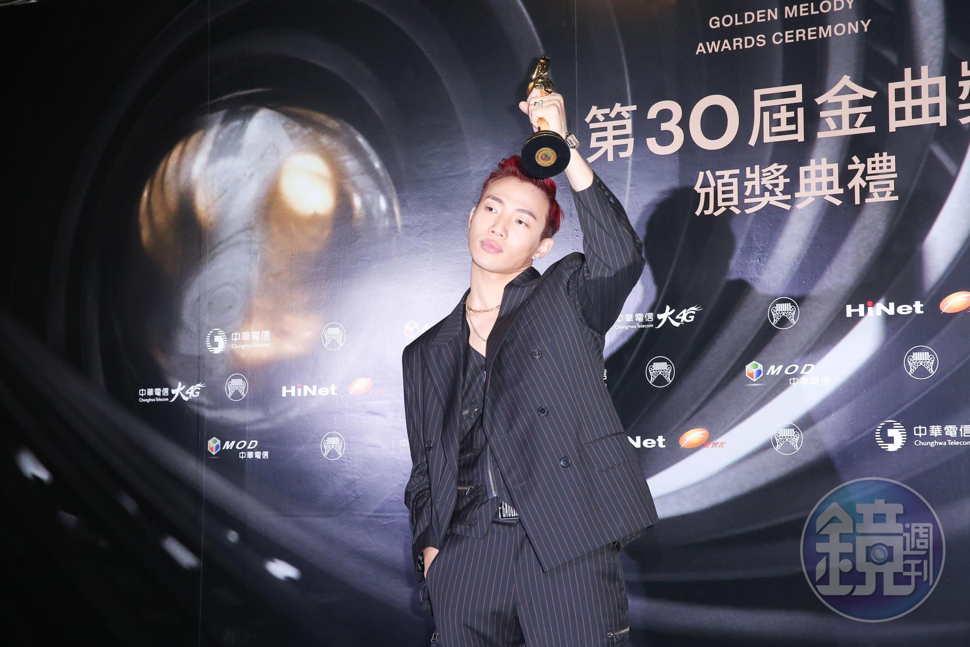 ØZI拿下第30屆金曲獎最佳新人獎肯定。