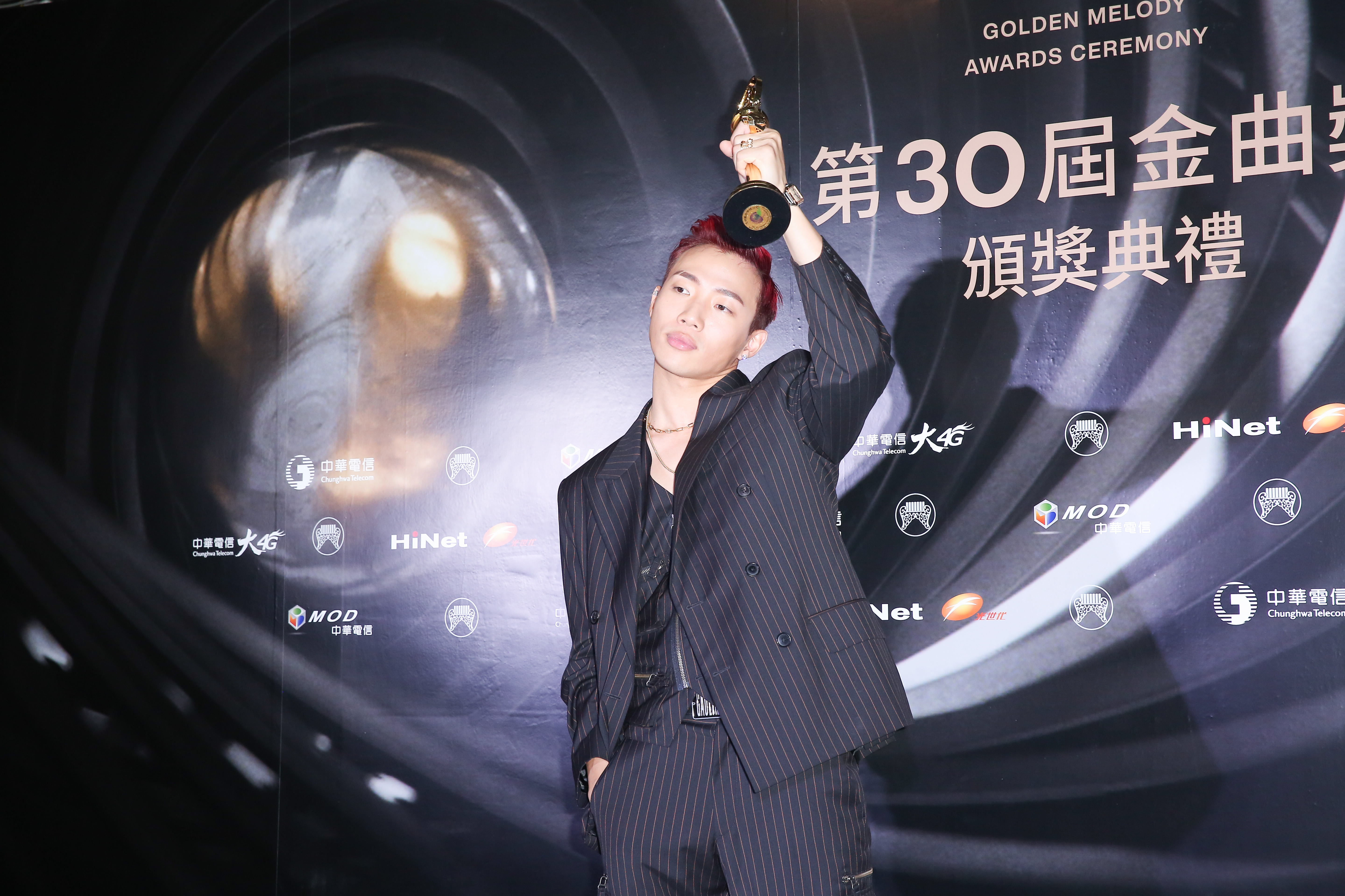 ØZI拿下第30屆金曲獎最佳新人獎肯定。