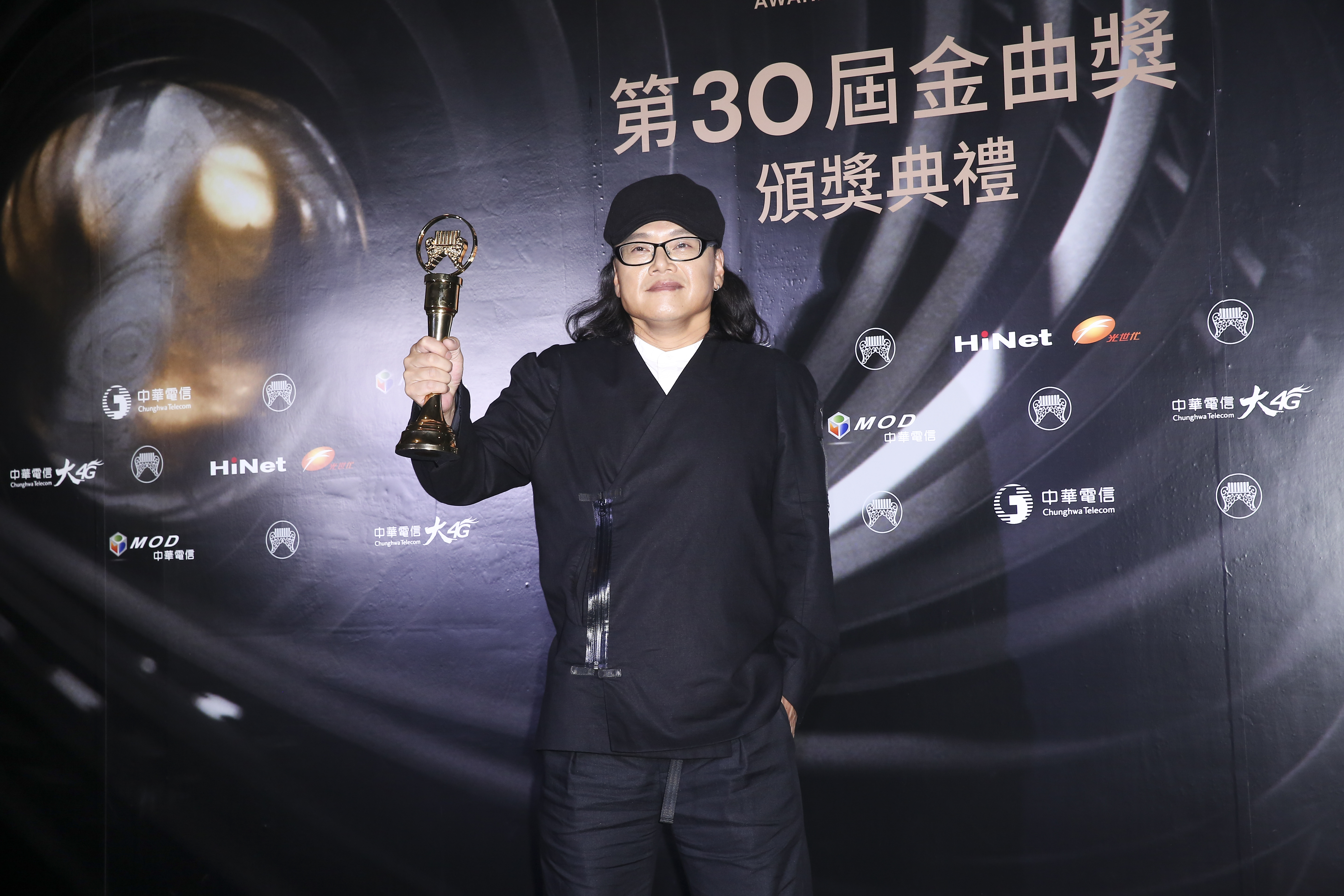 流氓阿德以專輯《溫一壺青春下酒》登金曲30歌王寶座。