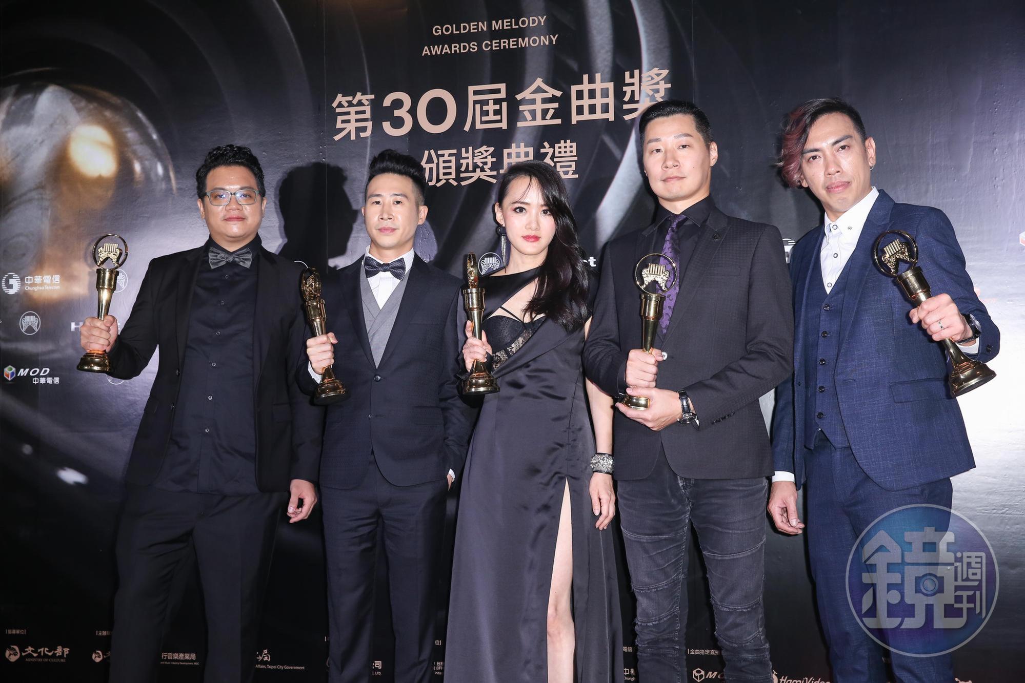 閃靈樂團拿下金曲獎最佳樂團獎。