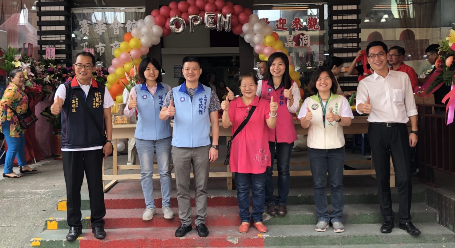 業者與藍綠議員齊倡做公益。（翻攝畫面）