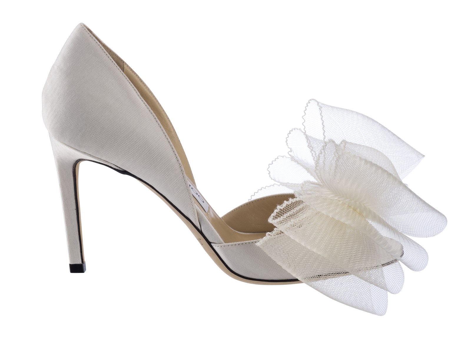 李千那的JIMMY CHOO ADESU立體蝴蝶結鞋款，是品牌早秋最新作品。（JIMMY CHOO提供）