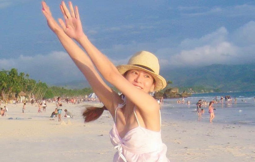 邱琦雯閒暇之餘喜愛到海邊遊玩。（艾迪昇傳播提供）