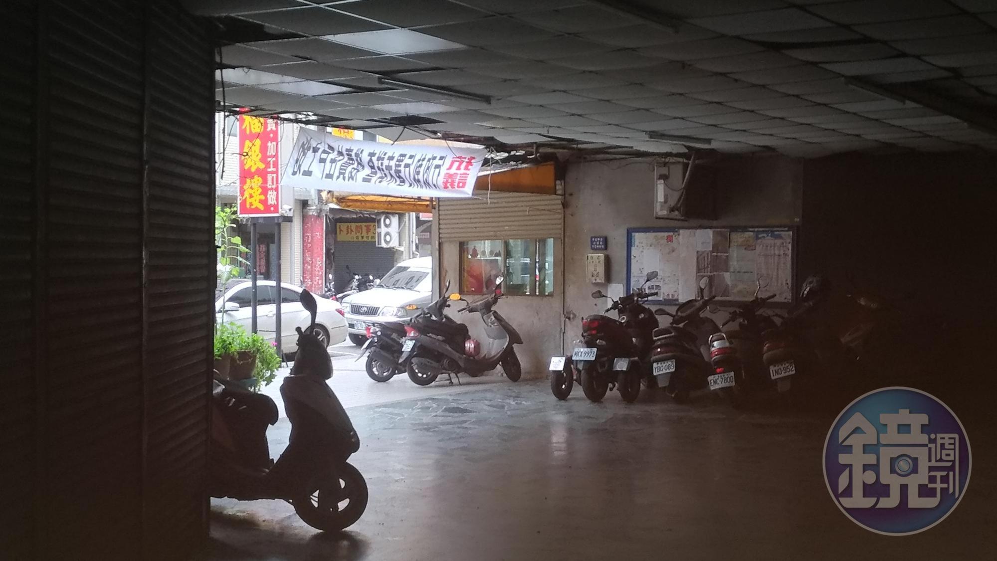 即使是大白天,中英大樓還是陰森,冷清。