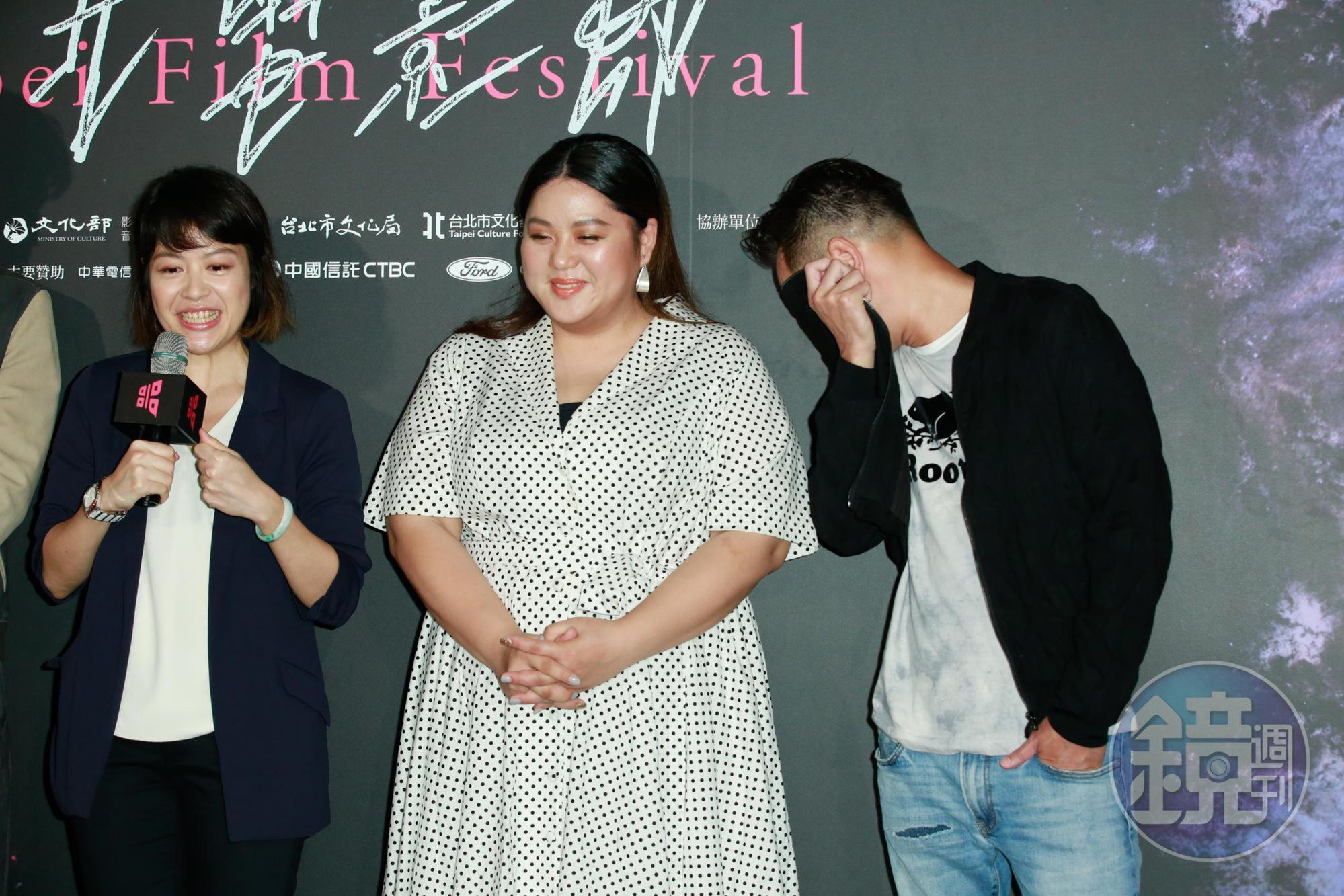 《大餓》在台北電影節舉辦首映,導演謝沛如(左起)、蔡嘉茵、還有這天拍照時挺High的謝祖武。