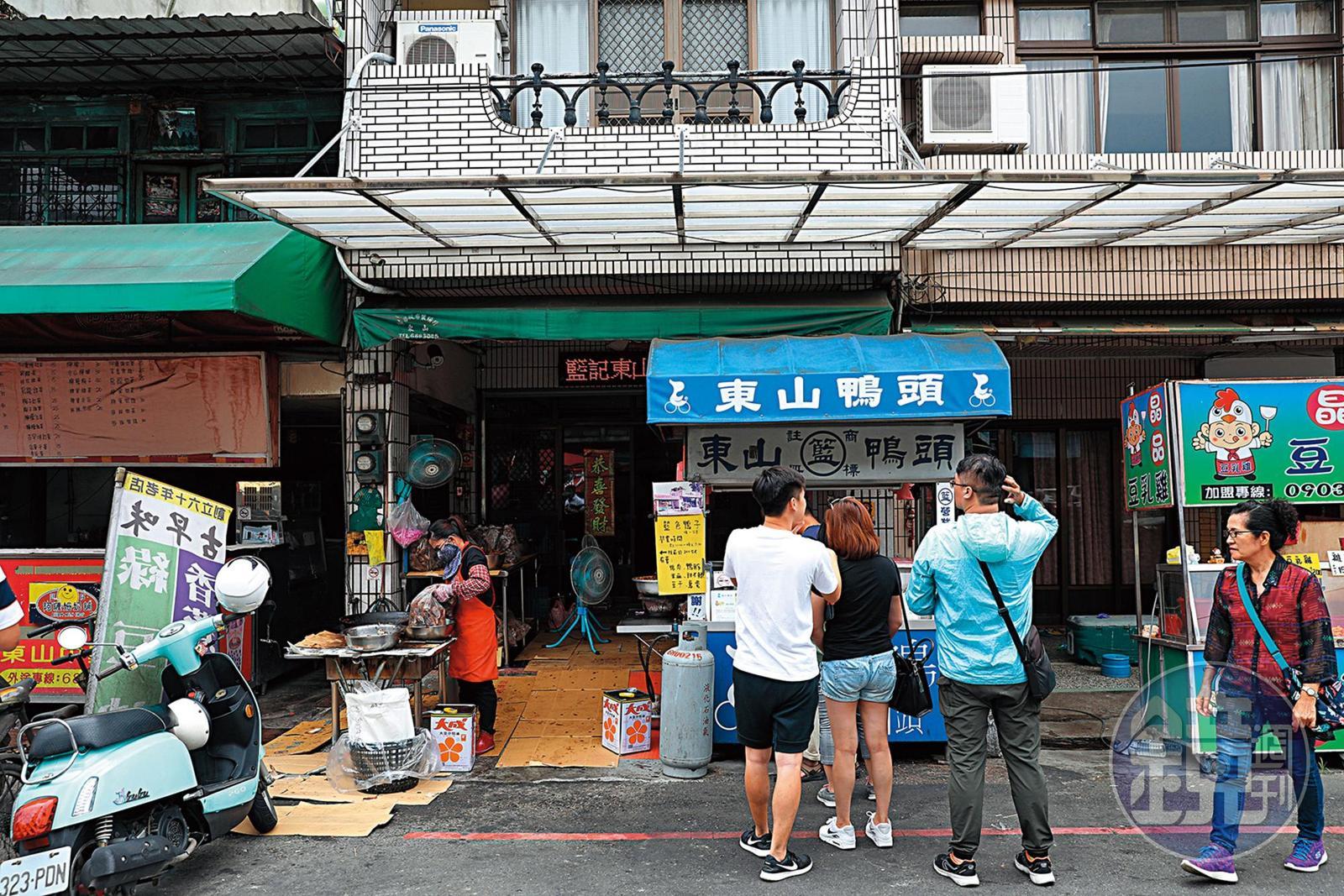 「籃記東山鴨頭」是東山最老牌的鴨頭店,深受本地人喜愛。