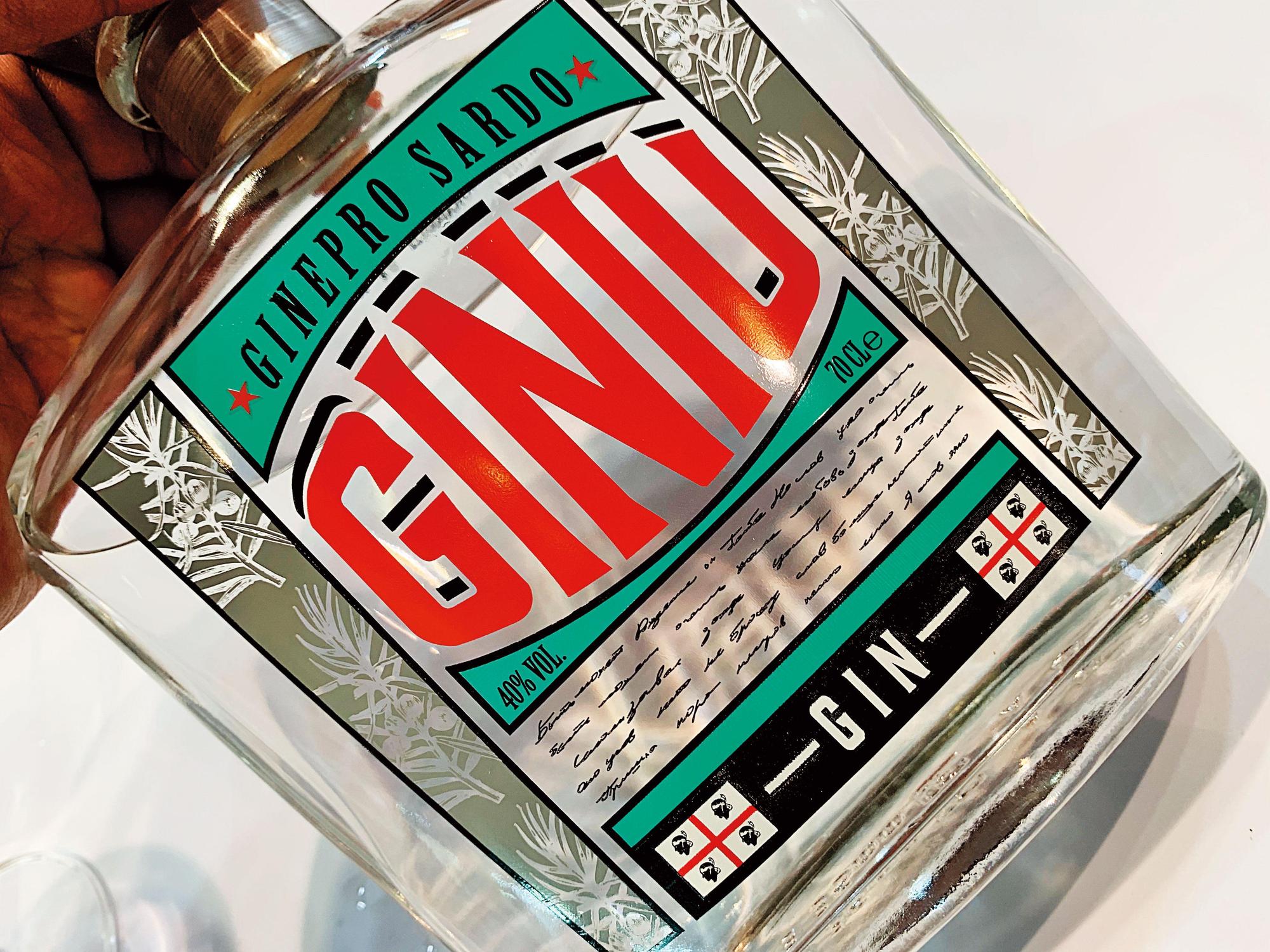 琴酒這幾年市況很熱，Giniu不加入其他藥草，採用1公斤杜松子濃縮製成1公升琴酒製成，試過印象深刻。