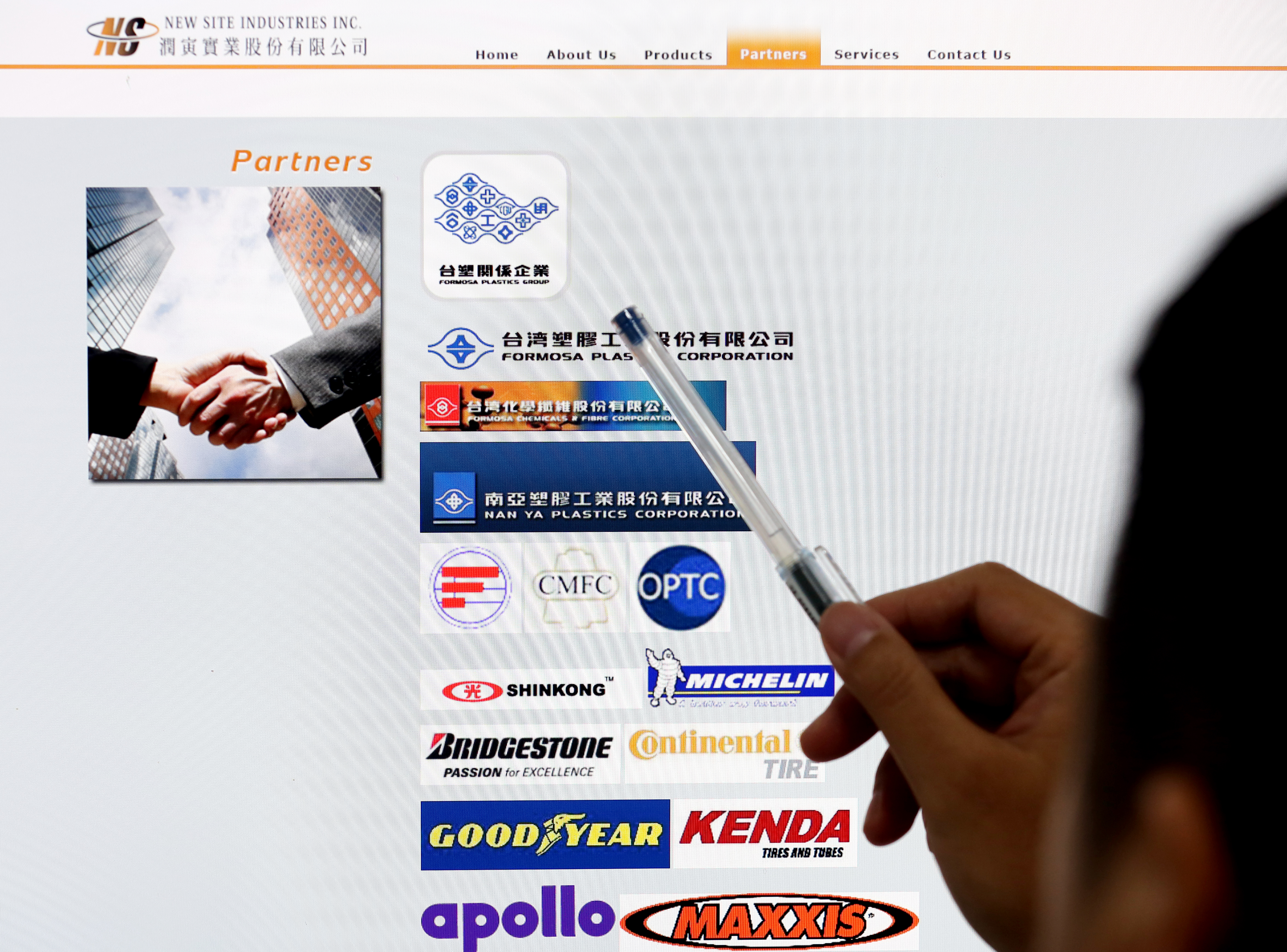 潤寅往來客戶包括台塑集團、新光集團、正新、普利司通以及米其林輪胎等國內外知名企業，年營收達3億美元（約合新台幣90億元）。