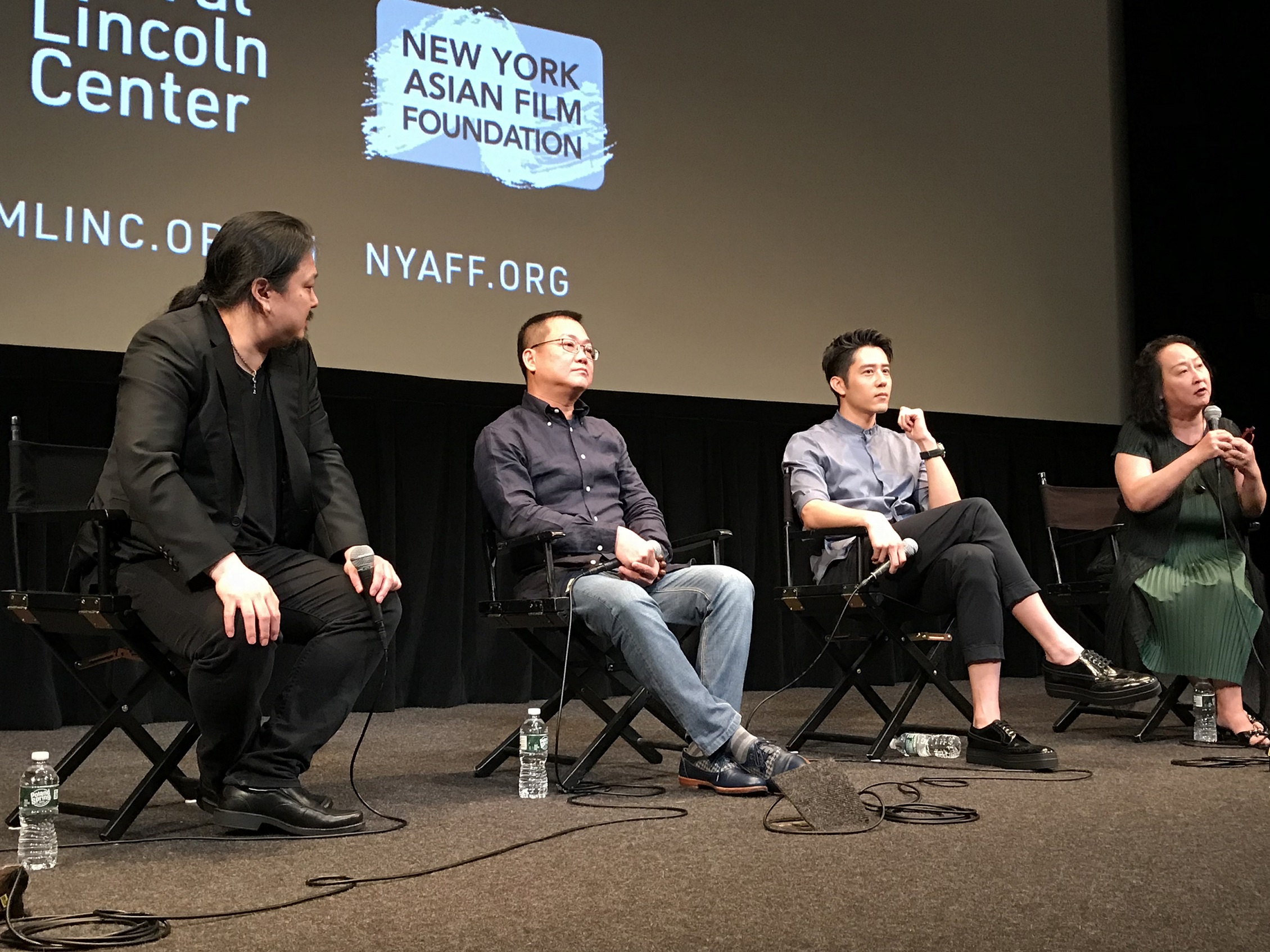 《寒單》導演黃朝亮（左二）、胡宇威（右二），一起出席「紐約亞洲電影節」放映後活動，與觀眾一起交流。（海鵬影業提供）