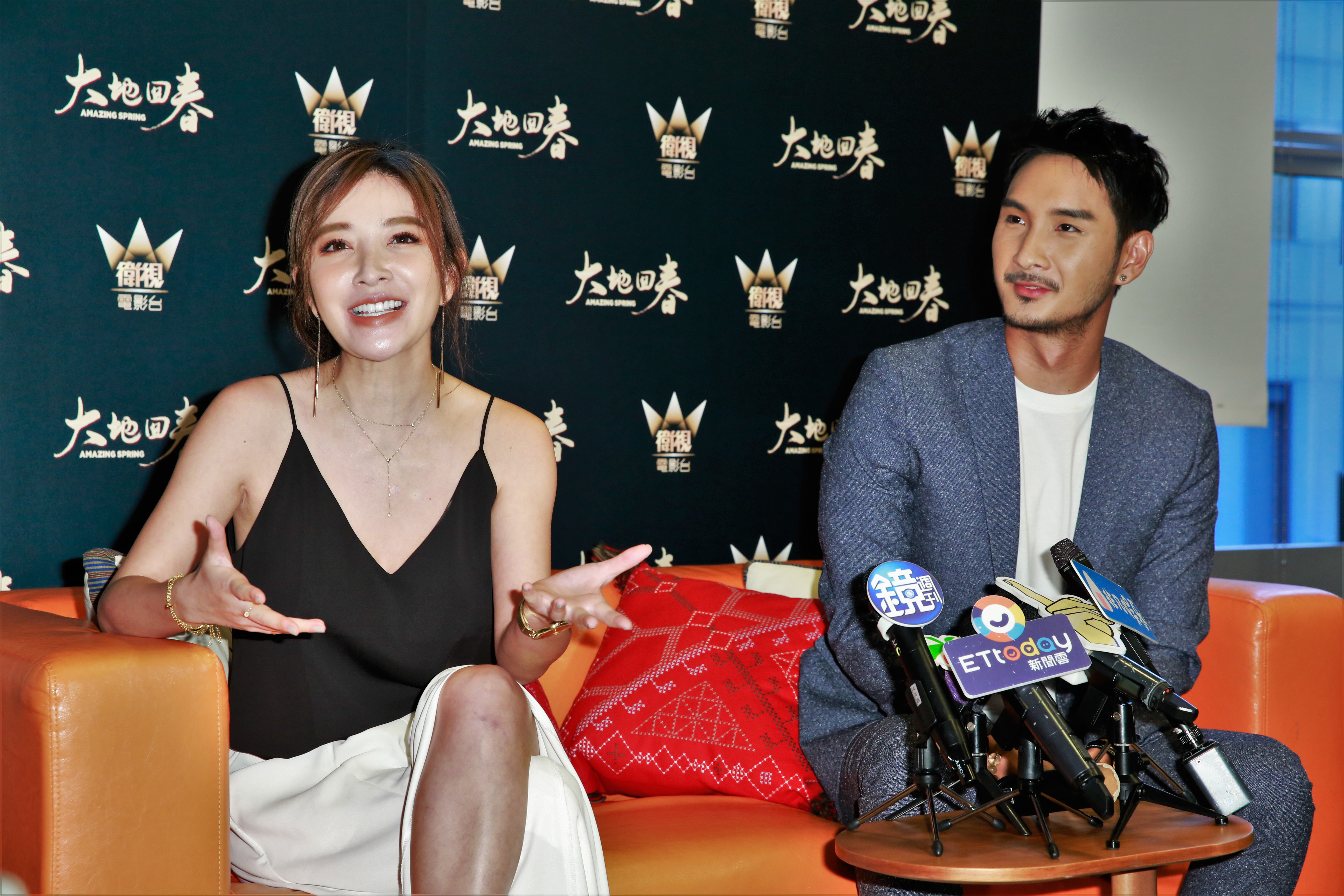 呂銳首度面對台灣媒體，經紀公司老闆兼女友許維恩親自陪同。