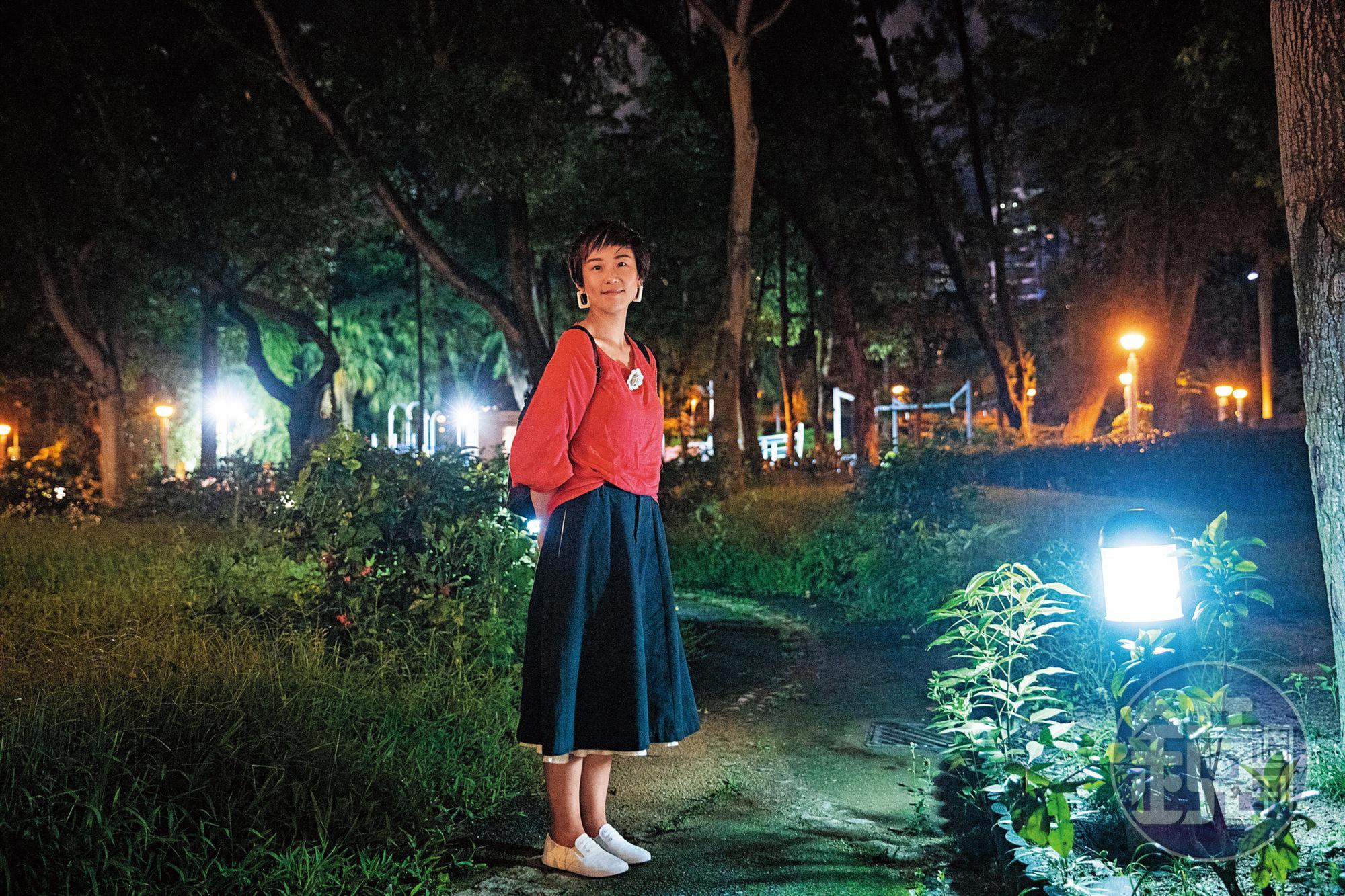 10年前,黎明第一次來維園參加六四集會。那一晚的震撼,改變了她的一生。