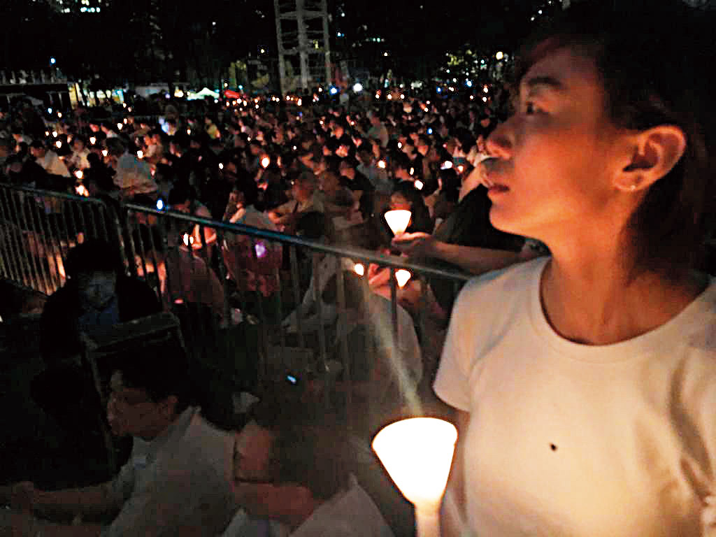 黎明每年都會來參加維園六四集會，香港是她學習民主自由、成為公民的地方。（黎明提供）（黎明提供）