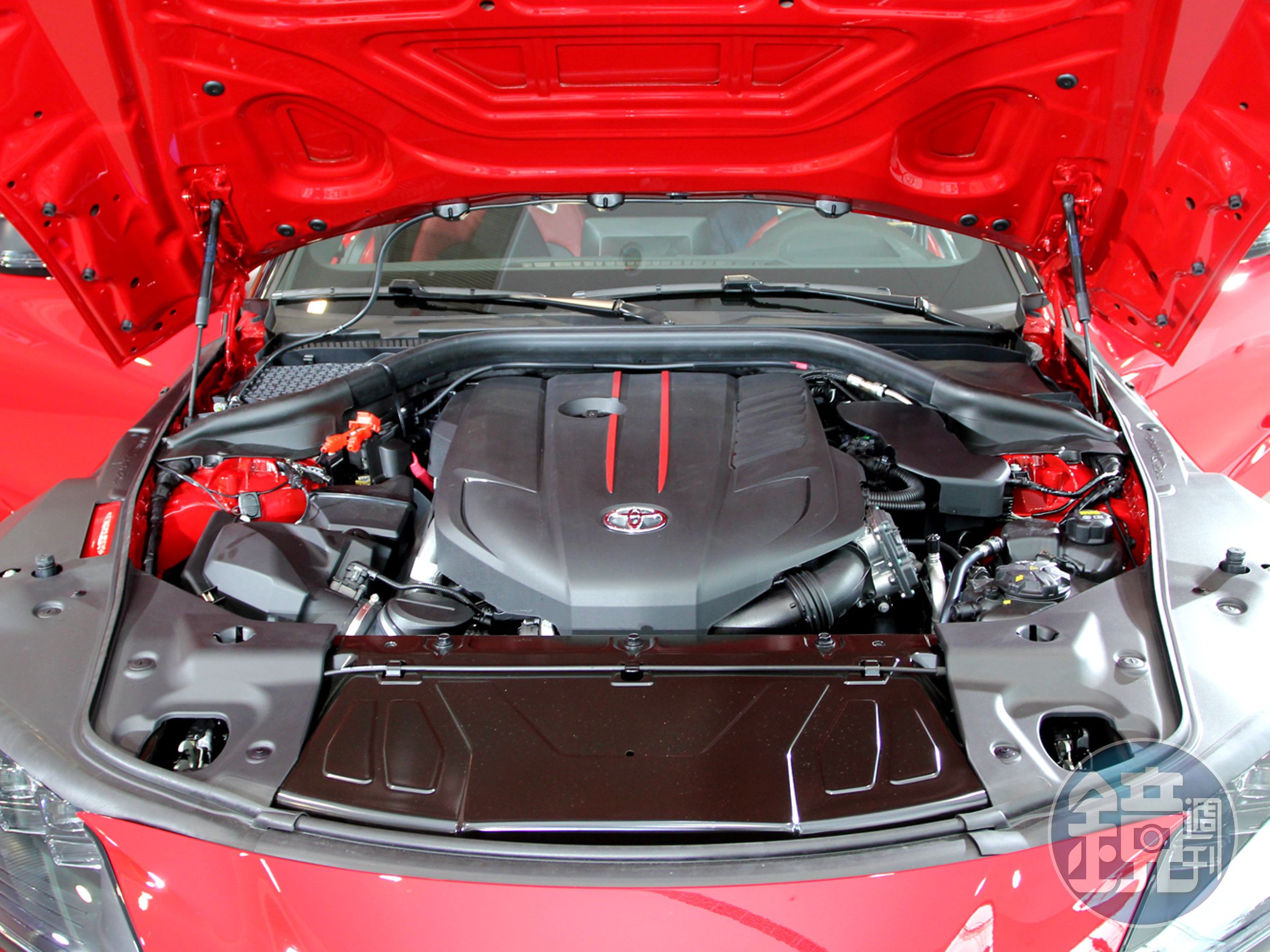 搭載3.0 Turbo 直列六汽缸渦輪增壓引擎及前置後驅傳動配置，輔以八速自排變速箱搭配全新控制邏輯調教，創造出0~100km/h僅4.3 秒的優異加速性能。