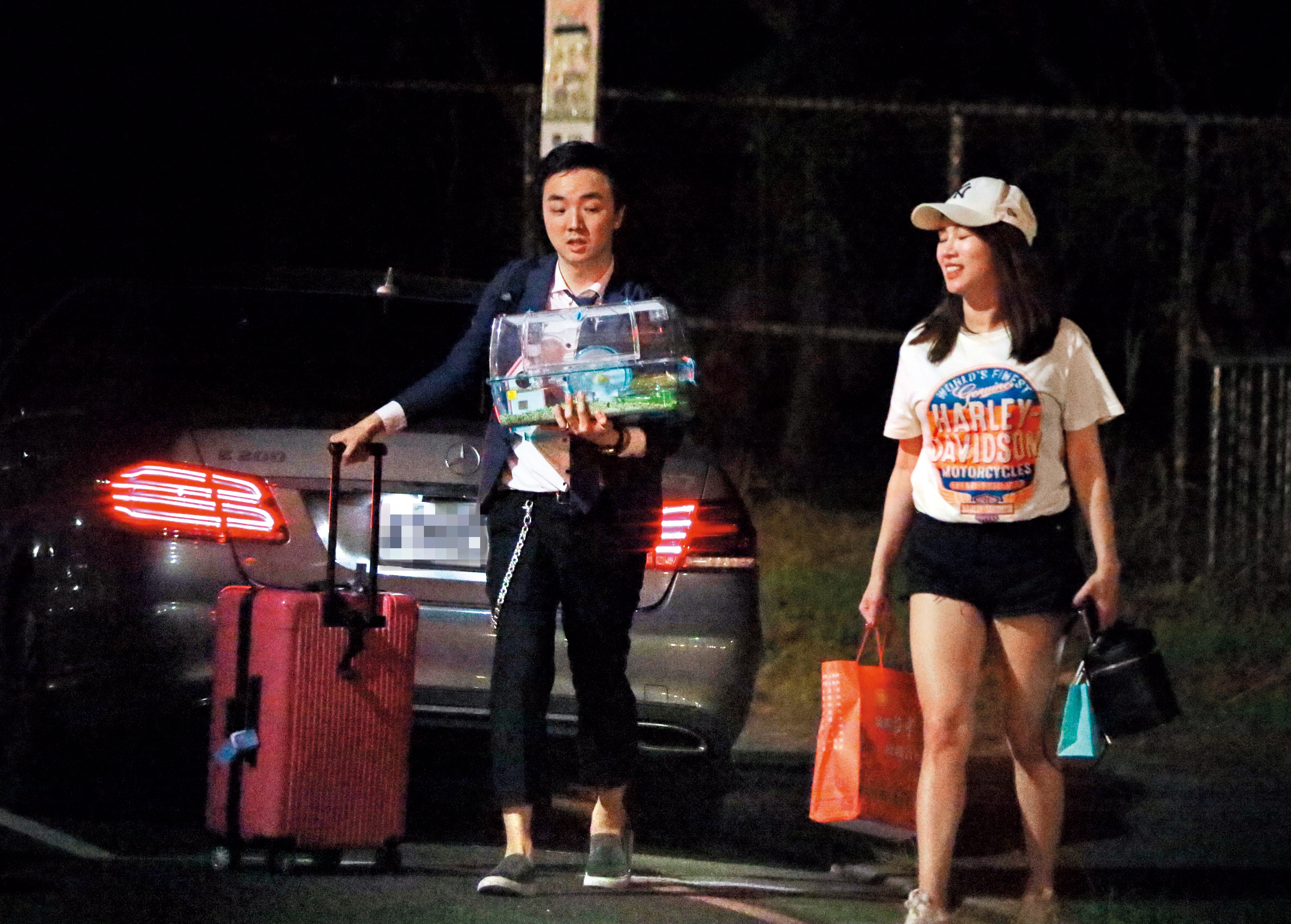 6/9 01:48,唱完歌後,林佩瑤跟武俊傑有說有笑同車離開,感情非常要好。