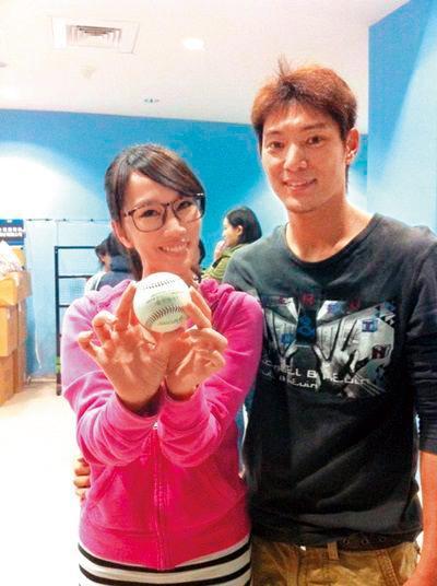 林佩瑤跟Lamigo桃猿隊的詹智堯情牽14年,後來對結婚沒共識而分手。(翻攝自林佩瑤臉書)