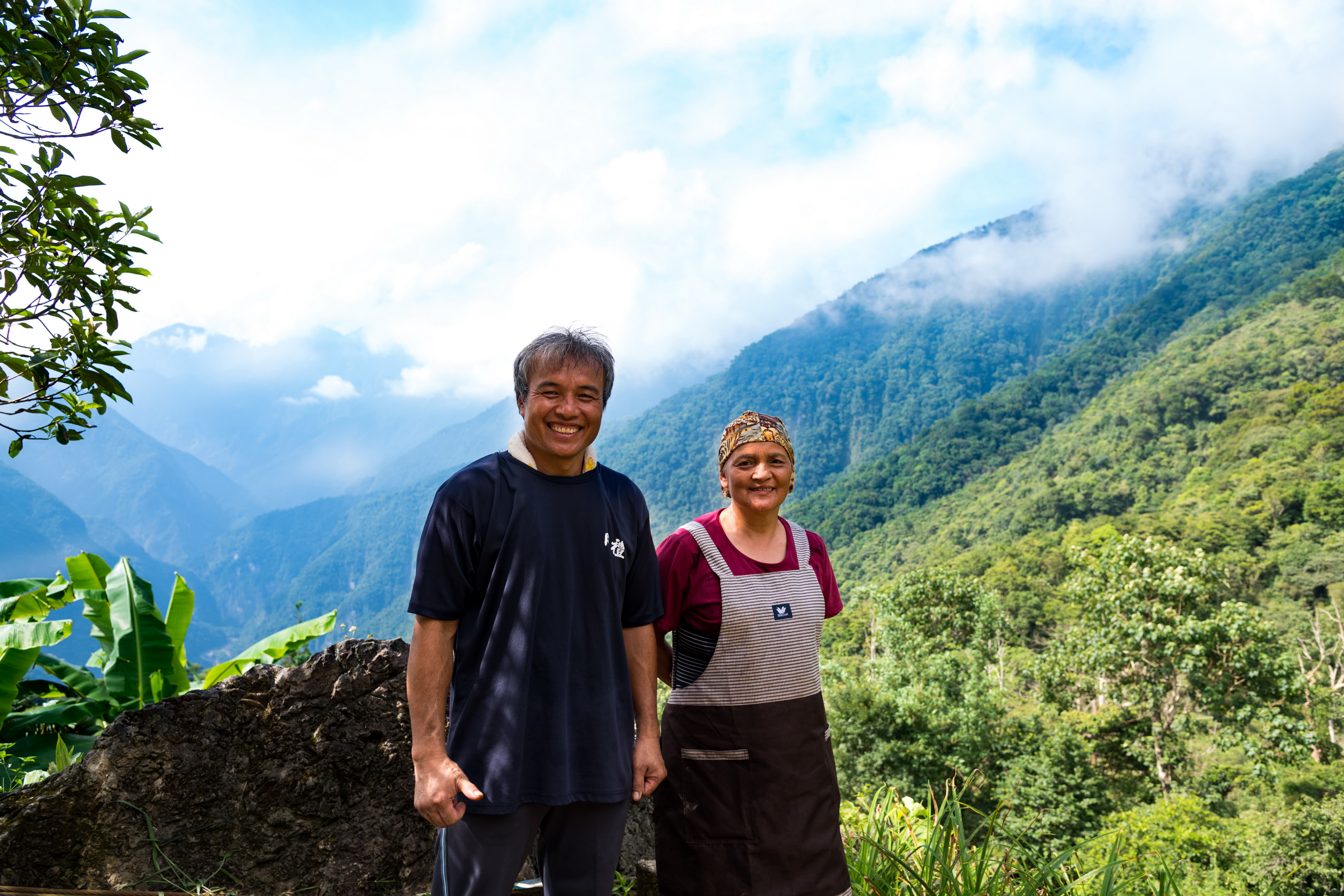 阿萣與媽媽回到山上生活，媽媽說希望山上的生活很美好。
