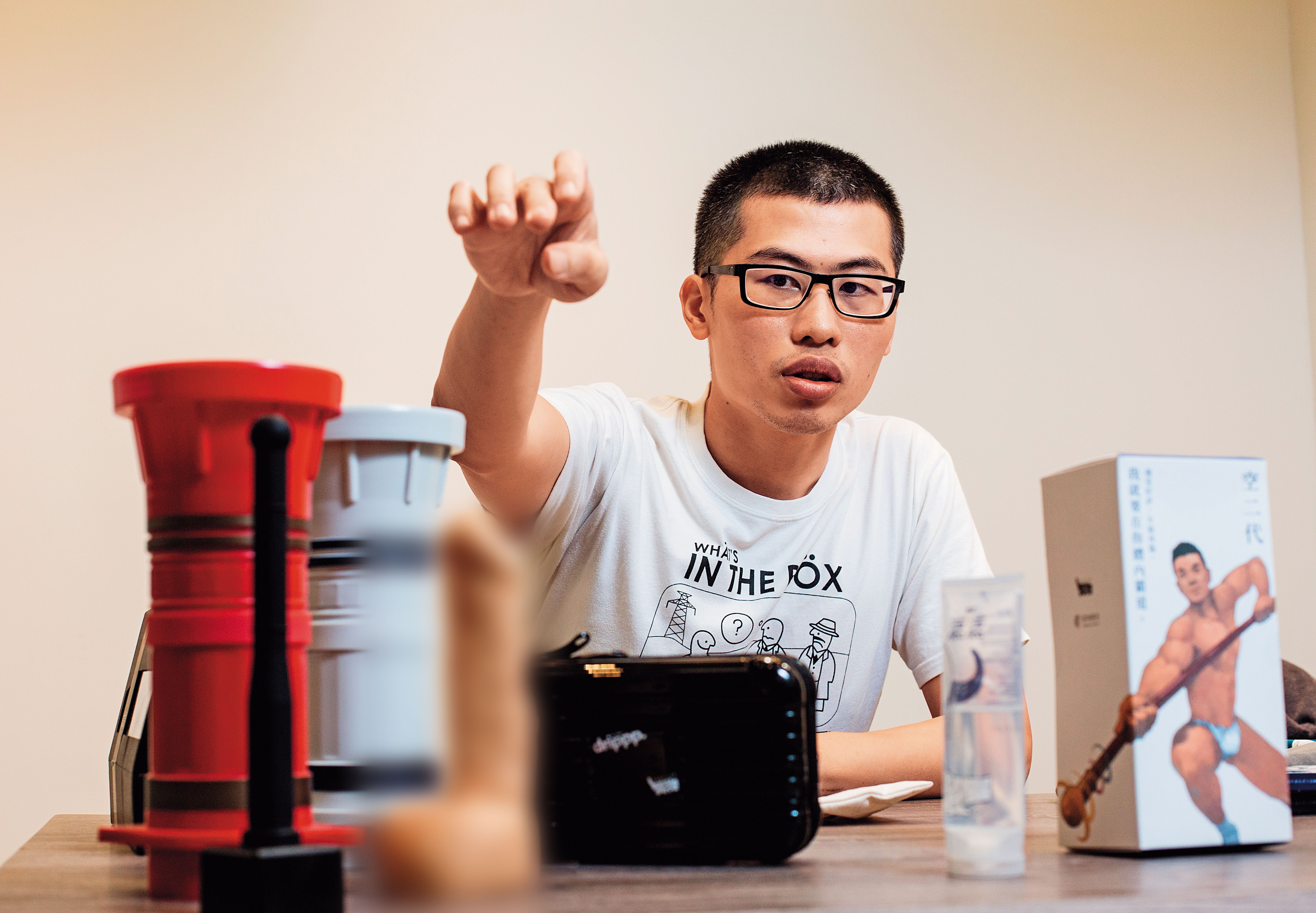 李屹翻譯超過10本書，當初因為318學運促成他另外開始了情趣用品事業。