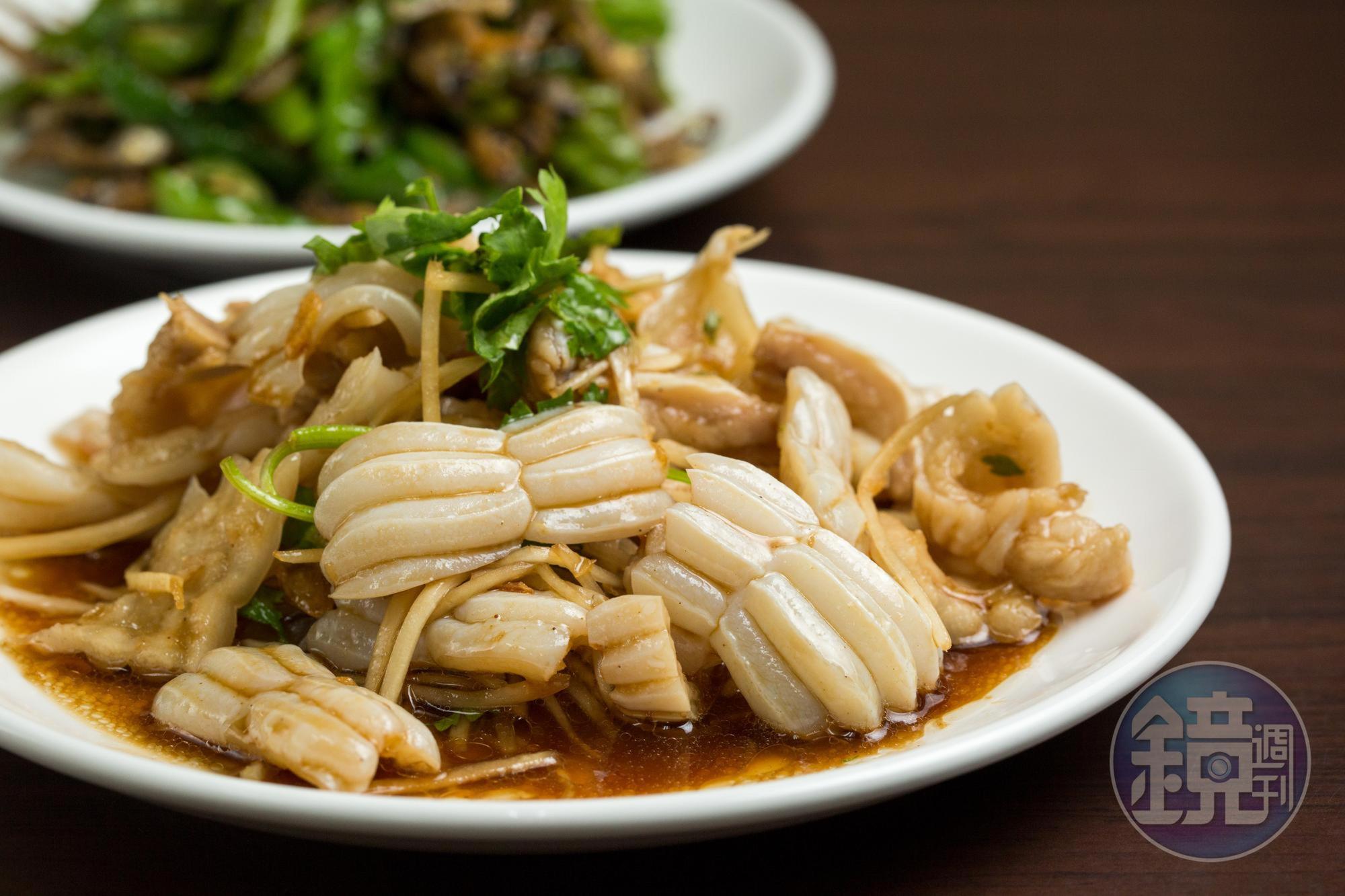 「郭記大塊肉羹」的限量小菜「天梯」，口感相當特別。