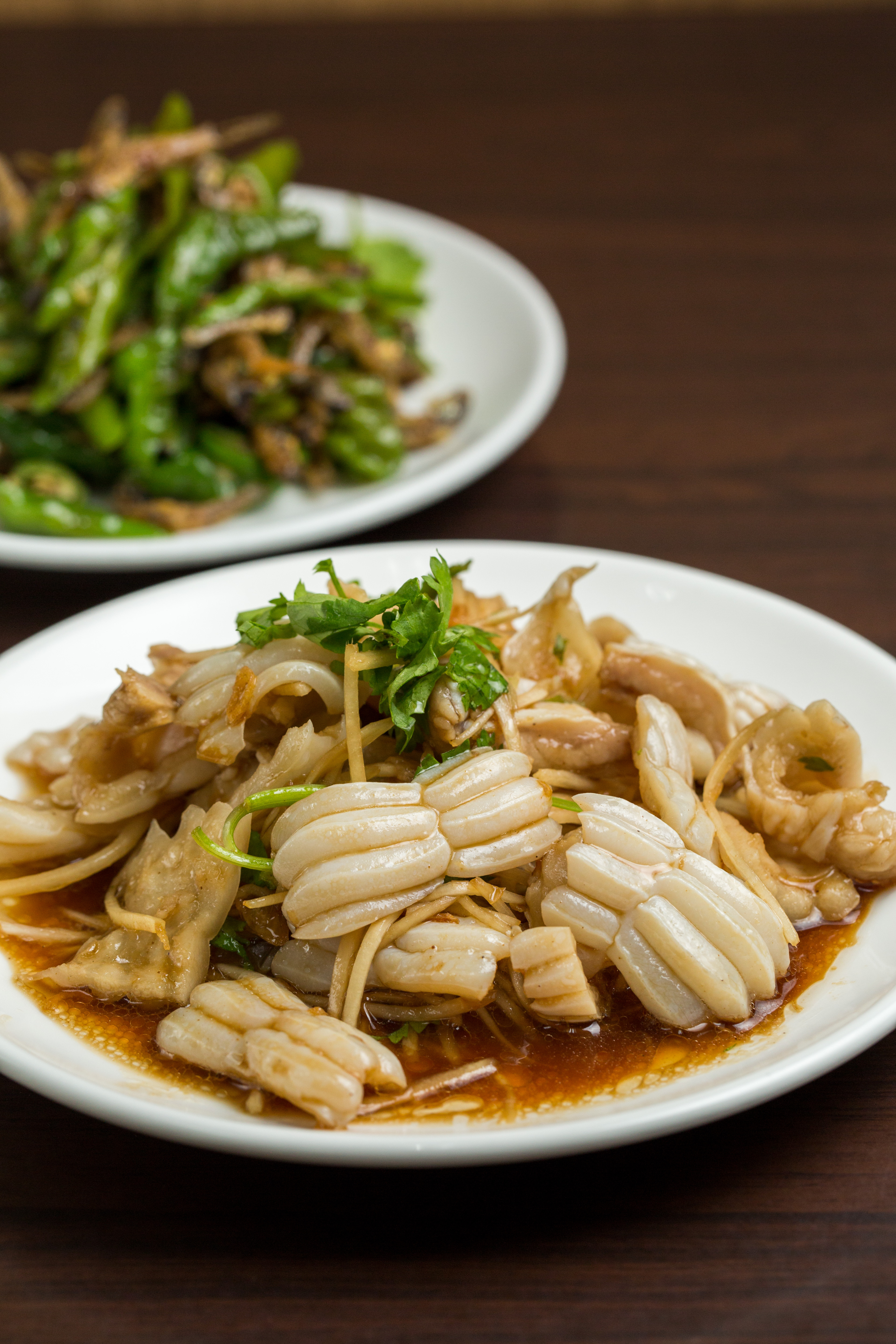 「天梯」加烏醋、醬油膏、薑絲做成涼拌菜,滋味酸溜開胃,一份約用到4頭豬的上顎肉。(60元/份)