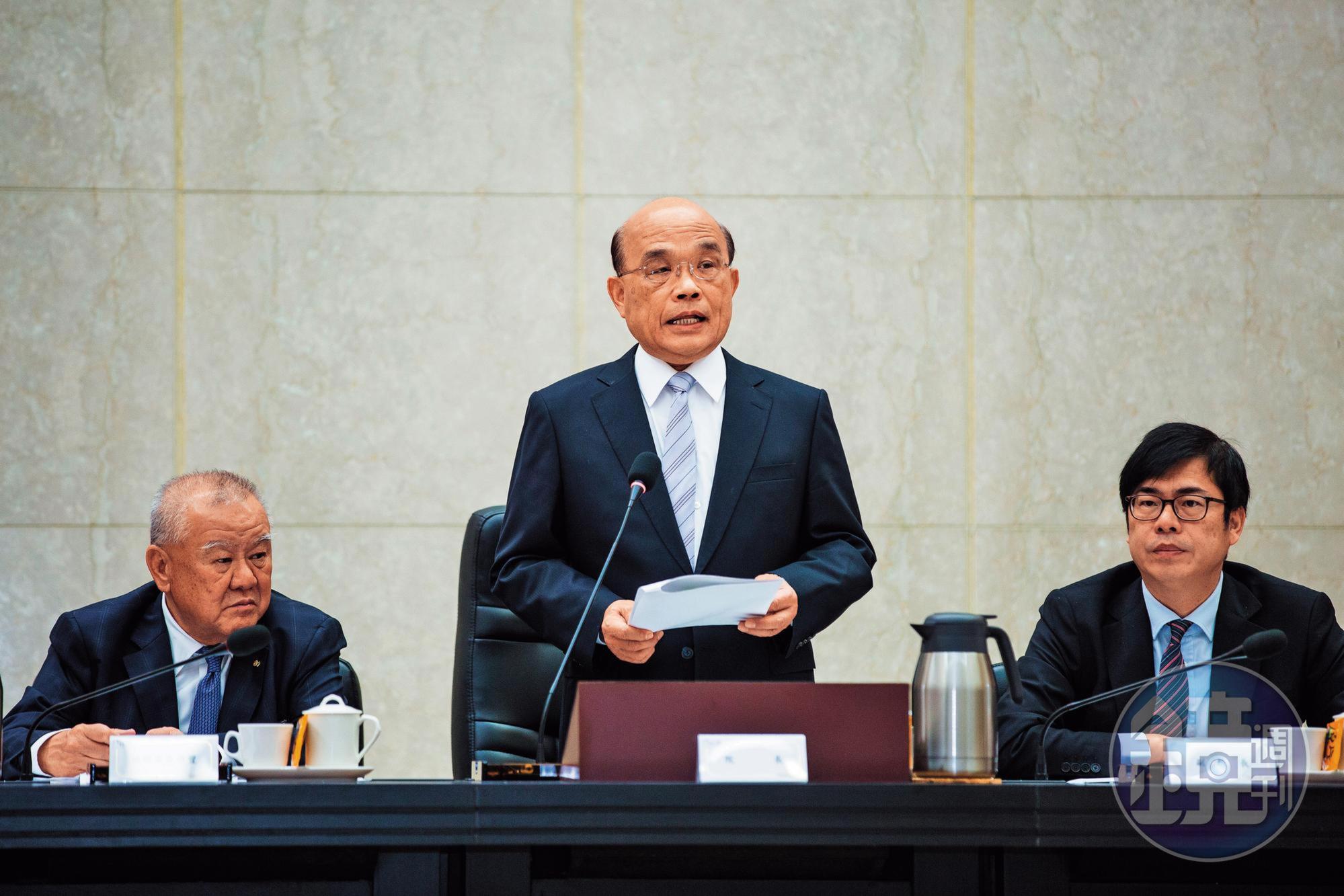大量公務員個資遭外洩,行政院長蘇貞昌(左)已指示資安處全力協助銓敘部防堵資安漏洞。右為行政院副院長陳其邁。