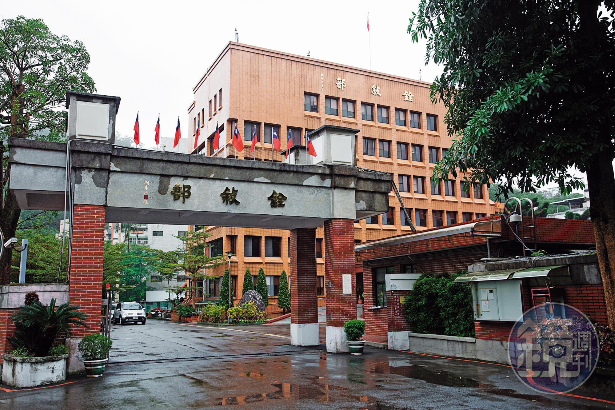 銓敘部大筆公務員個資外洩,引發資安疑慮,行政院資安處緊急補破網,協助善後。