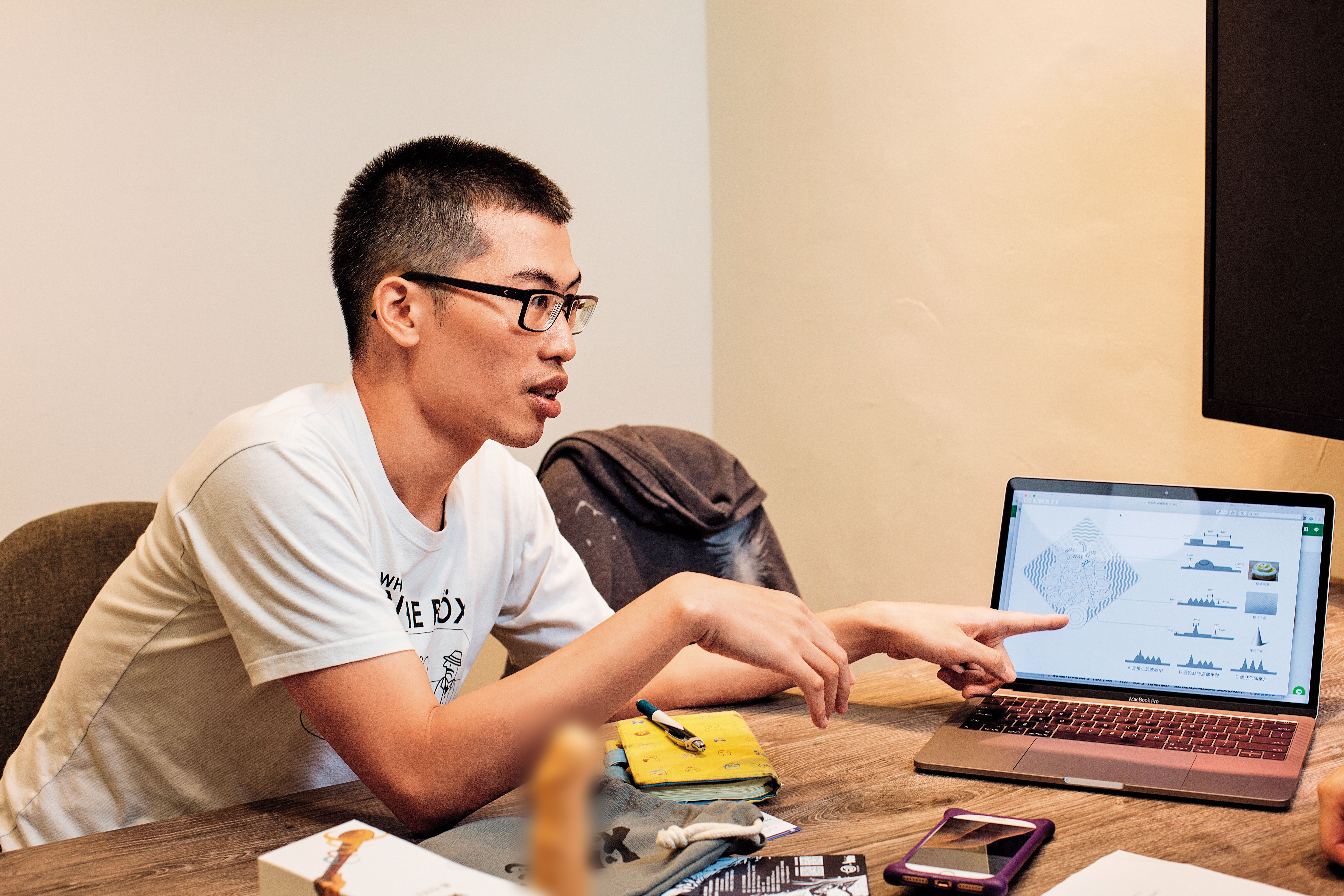 異物負責人李屹看好情趣用品市場。