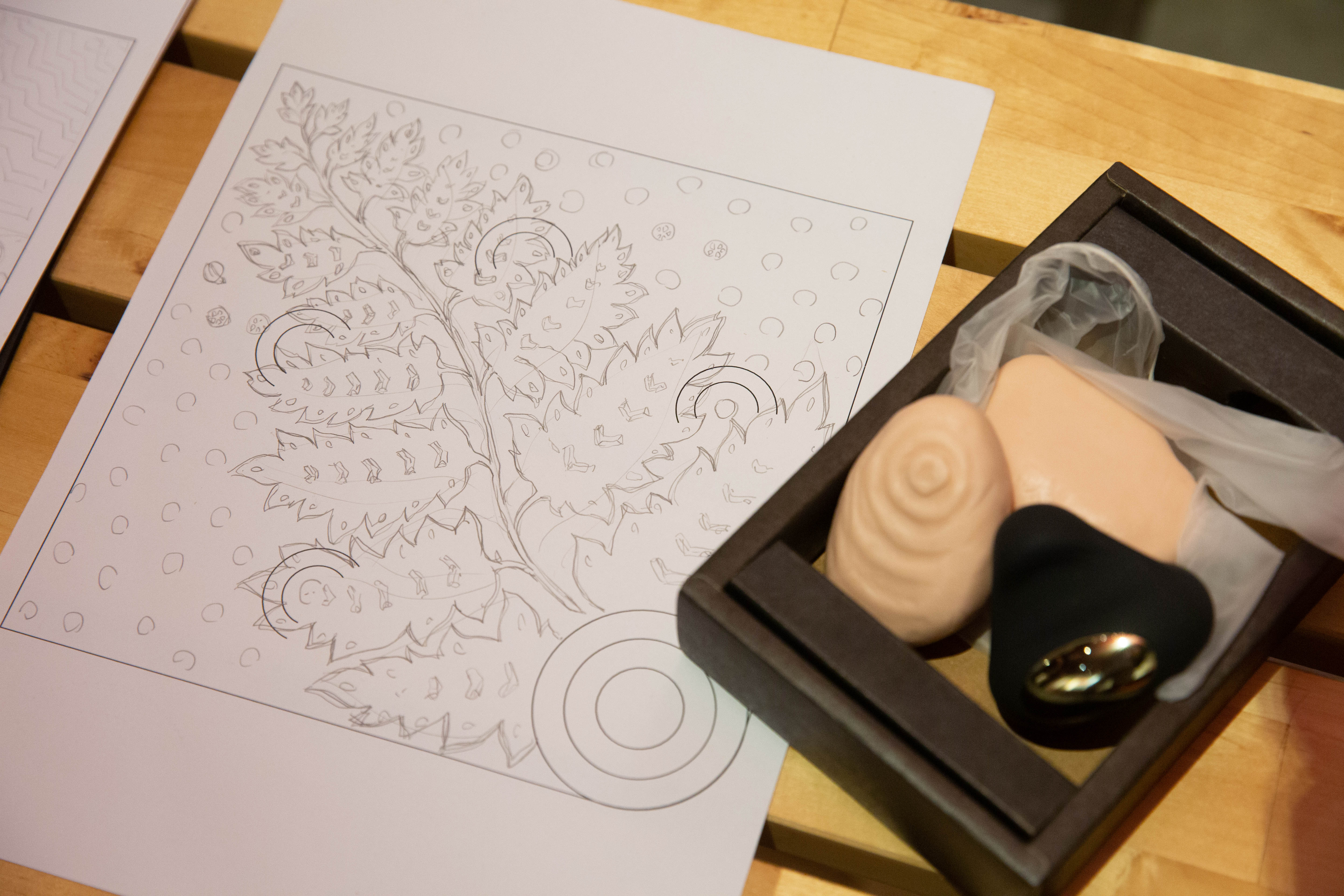 正在設計研發的新產品,計畫用台灣蕨類的紋路做成新型自慰套。另外也正在設計鵝卵石造型的震動器。