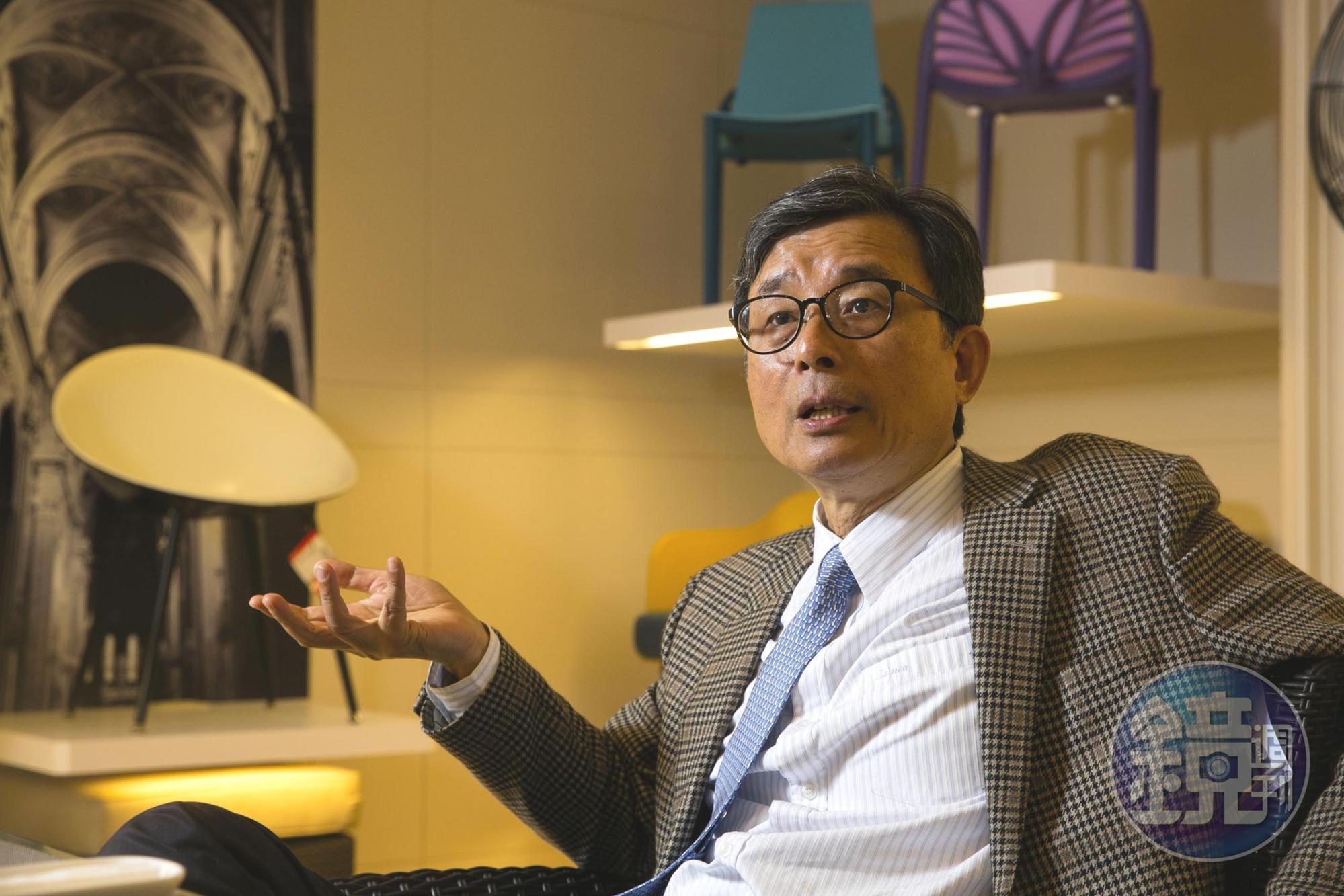 老闆劉保佑過去就曾透露有意轉手的消息,直呼「桃猿隊16年來賠了16億,賠到脫褲。」(本刊資料照)