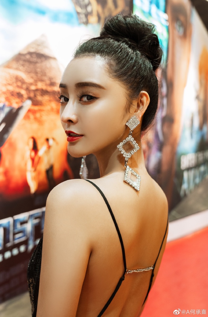 何承熹與前夫生下1子1女,如今為了搶監護權互相傷害。(翻攝自微博)