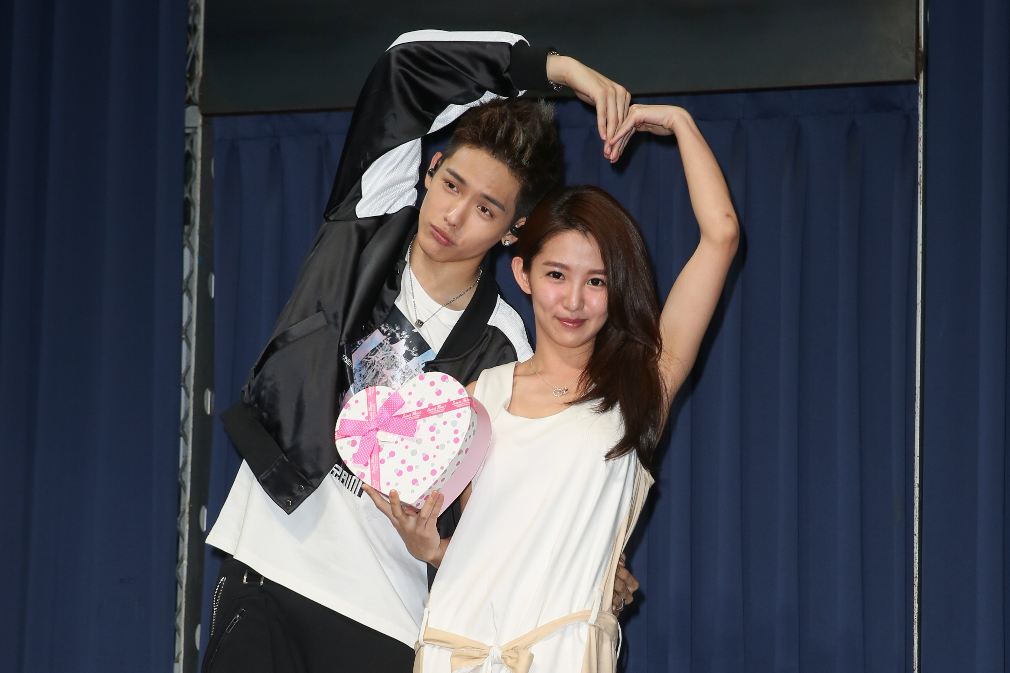 郭書瑤和以綸因為合作《稍息立正我愛你》擦出愛火，2人去年高調認愛，如今卻默默取消IG關注。