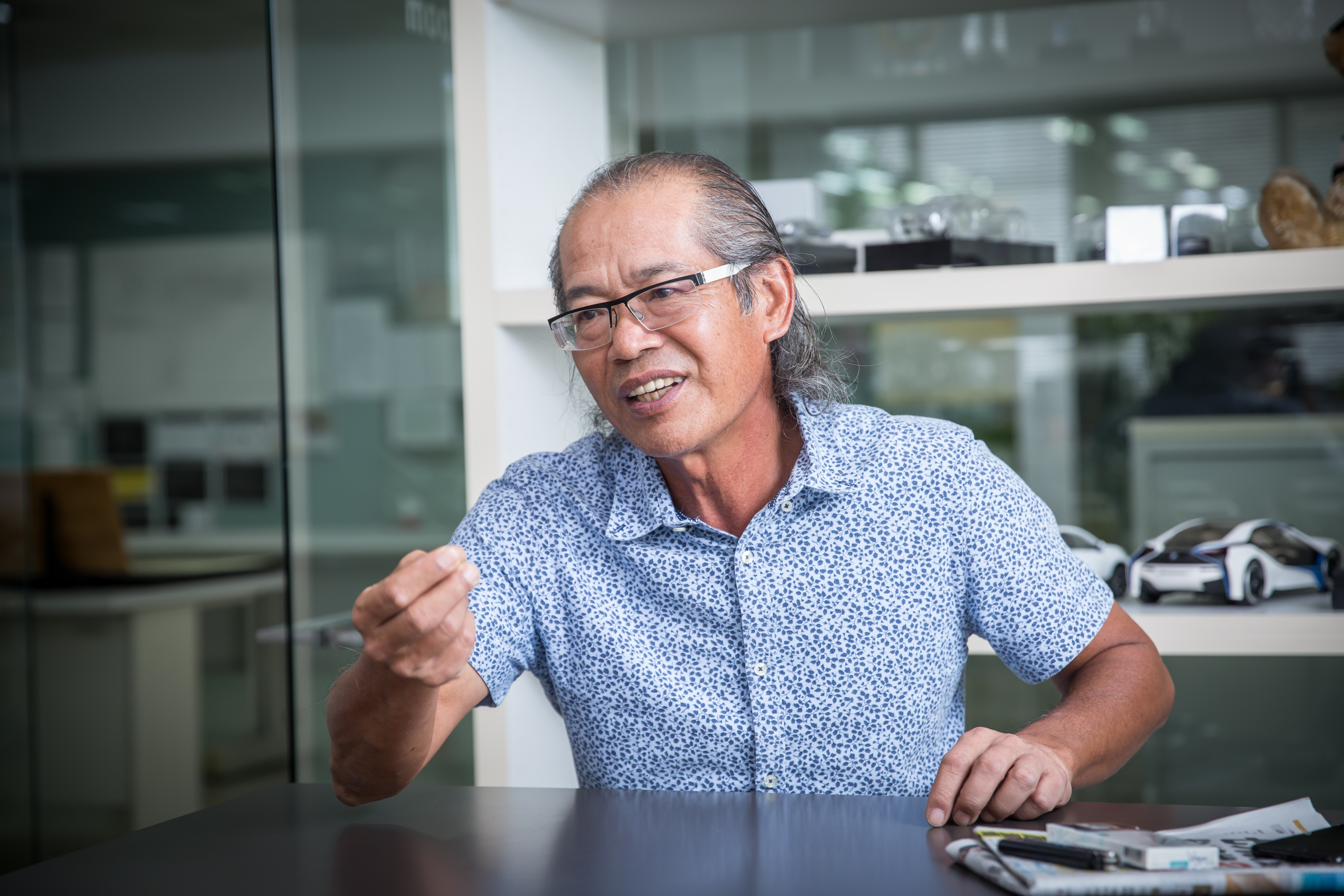 吳崇讓好惡分明，認為情義比利益更重要。