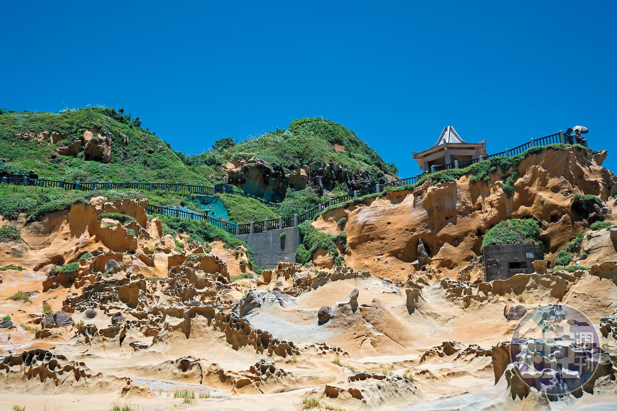 「岩石管制區域」上方是視野開闊的眺望涼亭。