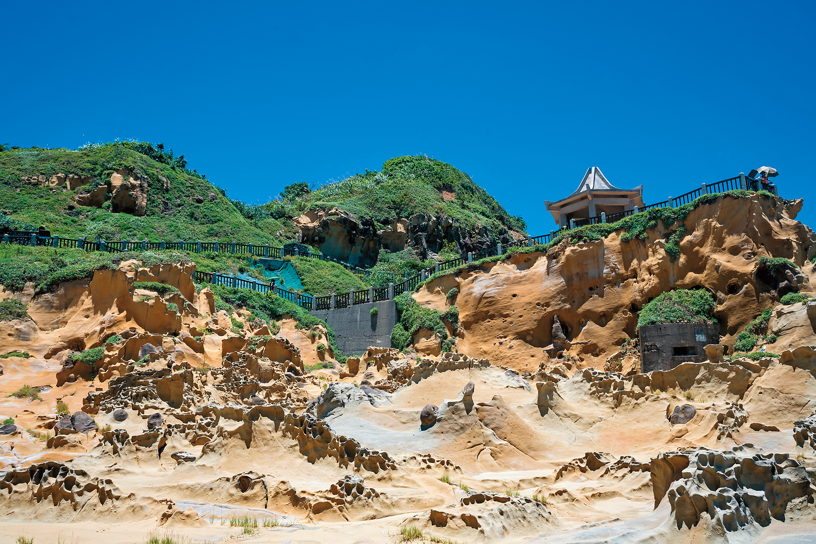 「岩石管制區域」上方是視野開闊的眺望涼亭。