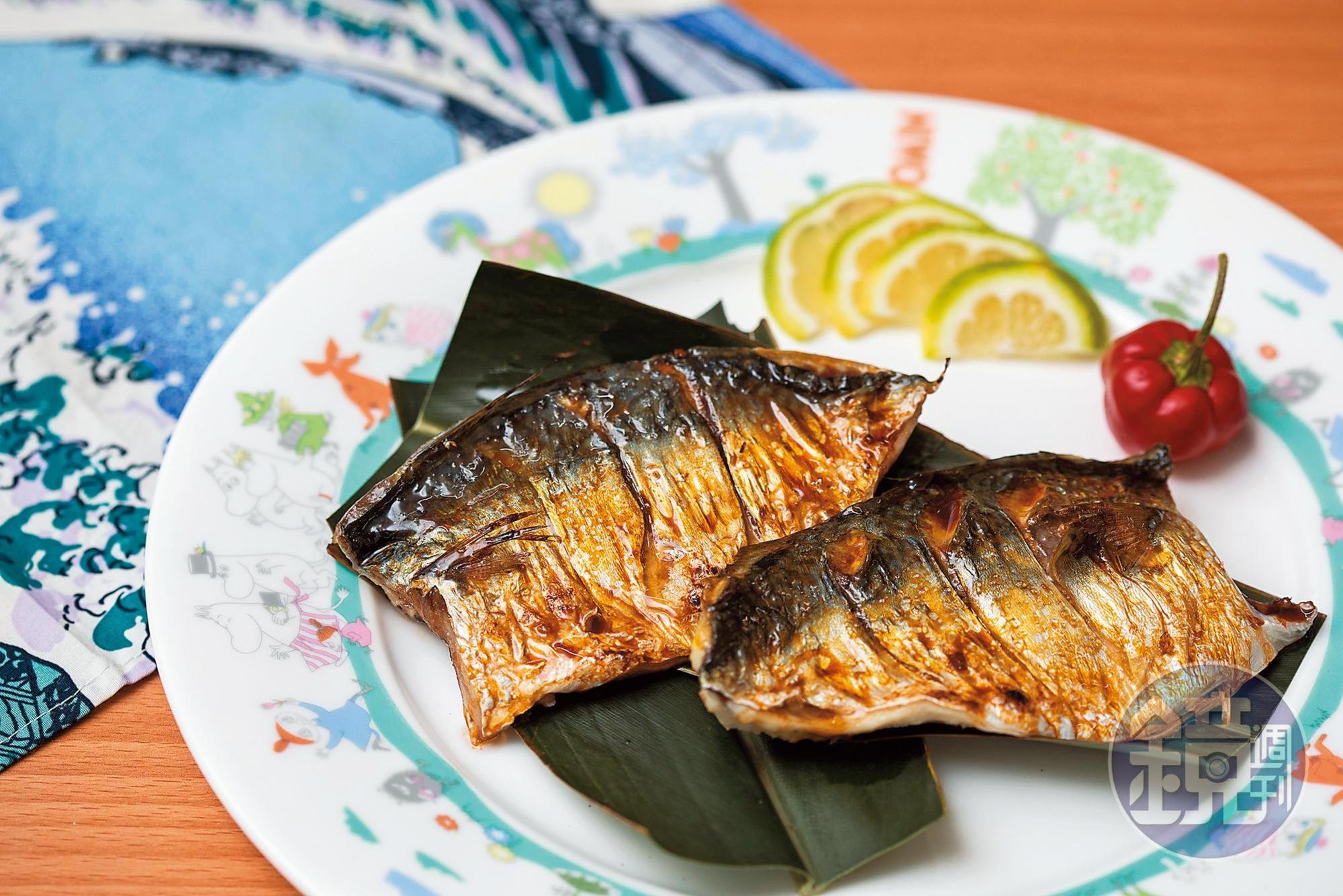 魚市買來新鮮鯖魚，最後成為美味烤魚。
