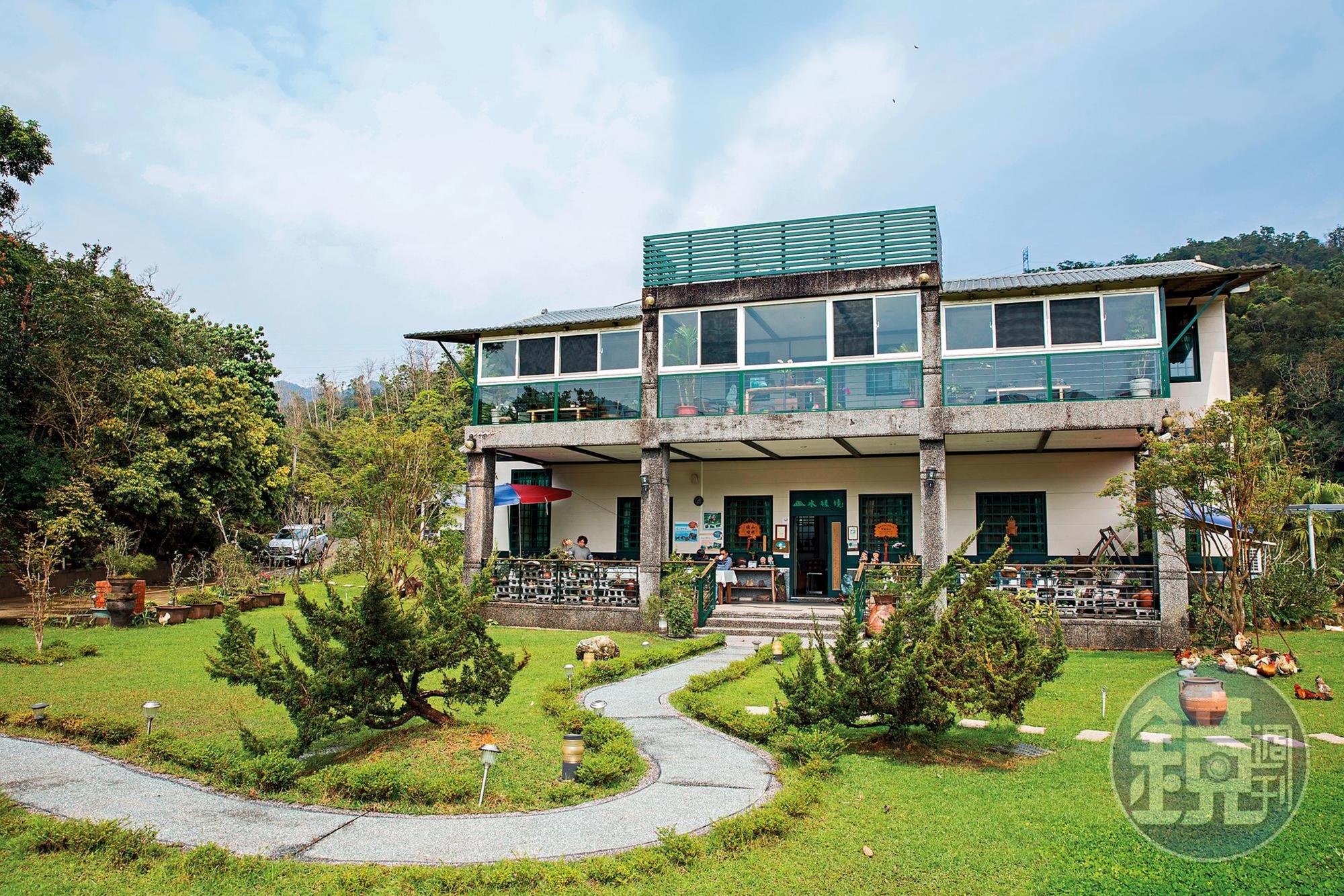 「山水綠境民宿」的廣大庭院，讓小朋友有奔跑玩樂的空間。