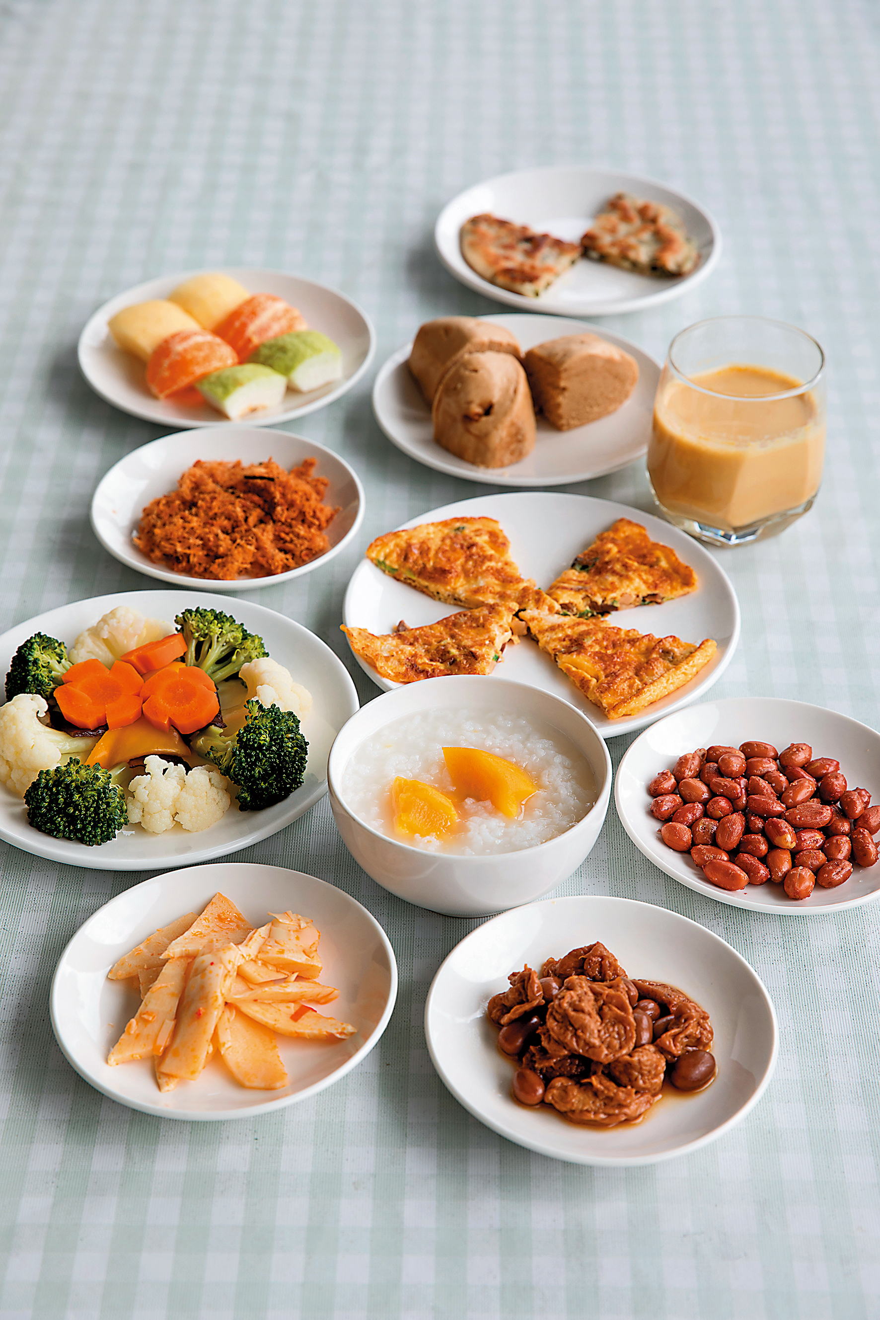 有中式與西式選擇的早點，品項多元，且多是在地食材。