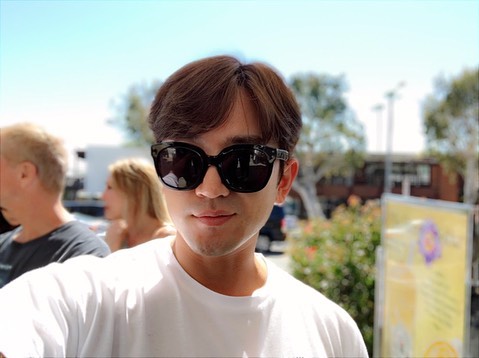 神話成員李玟雨涉嫌酒後向鄰桌女性伸出鹹豬手挨告。（翻攝自李玟雨IG）