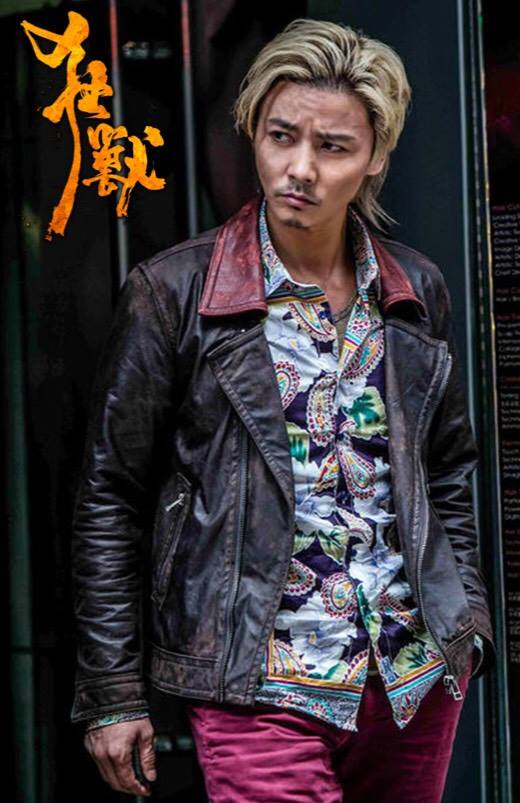 張晉在演出《狂獸》時吃足苦頭，身上的傷發炎了4個月。（華映娛樂提供）