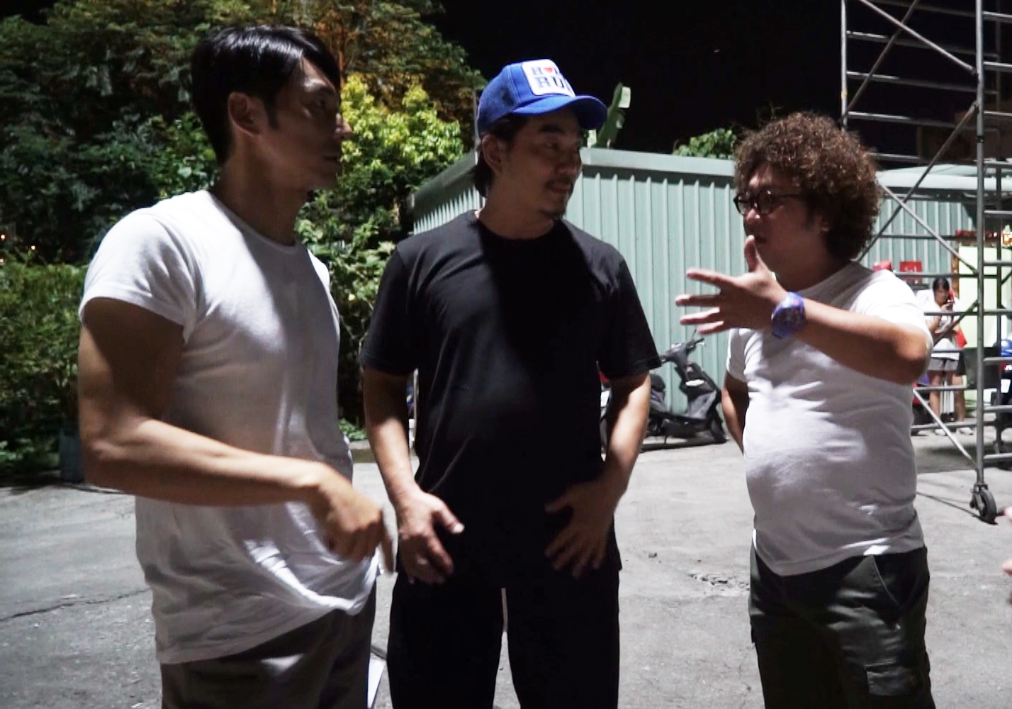 李李仁、納豆的好人緣，讓真正的國際巨星任賢齊前來探班。（歐銻銻娛樂提供）