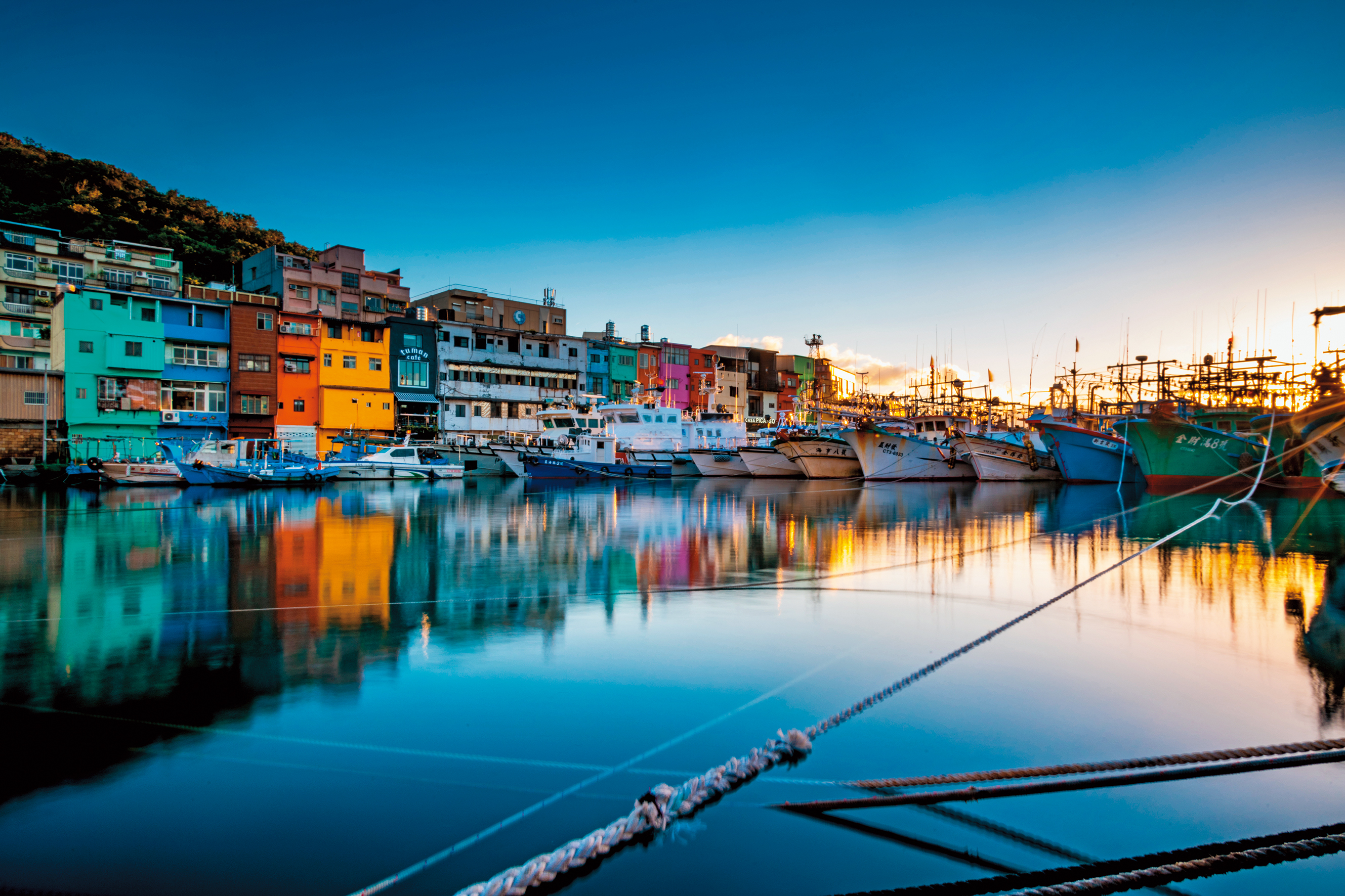 老建築換上彩衣的「正濱漁港」，成了攝影愛好者追逐的美景。